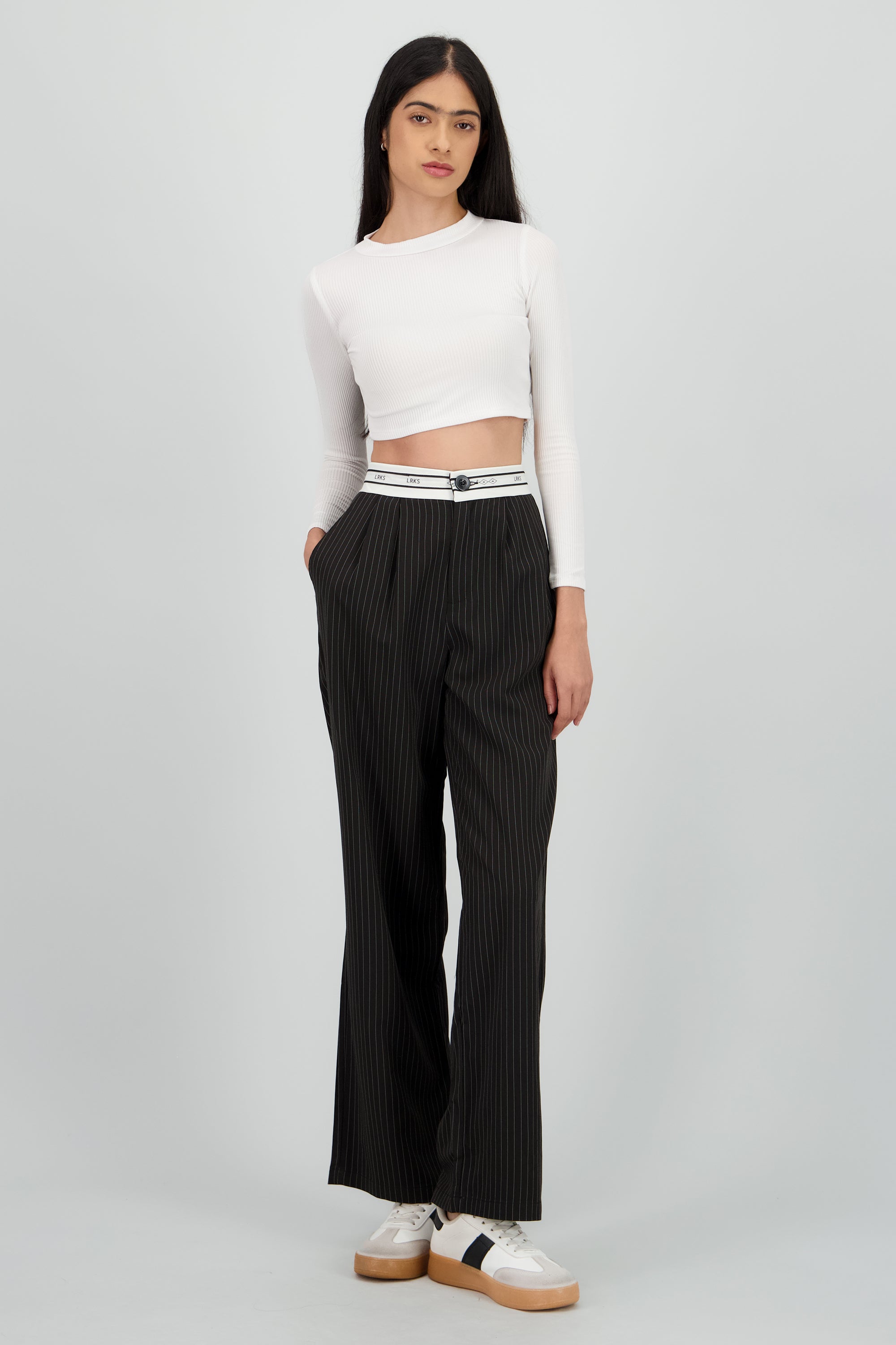 Pantalon amplio detalle pretina NEGRO