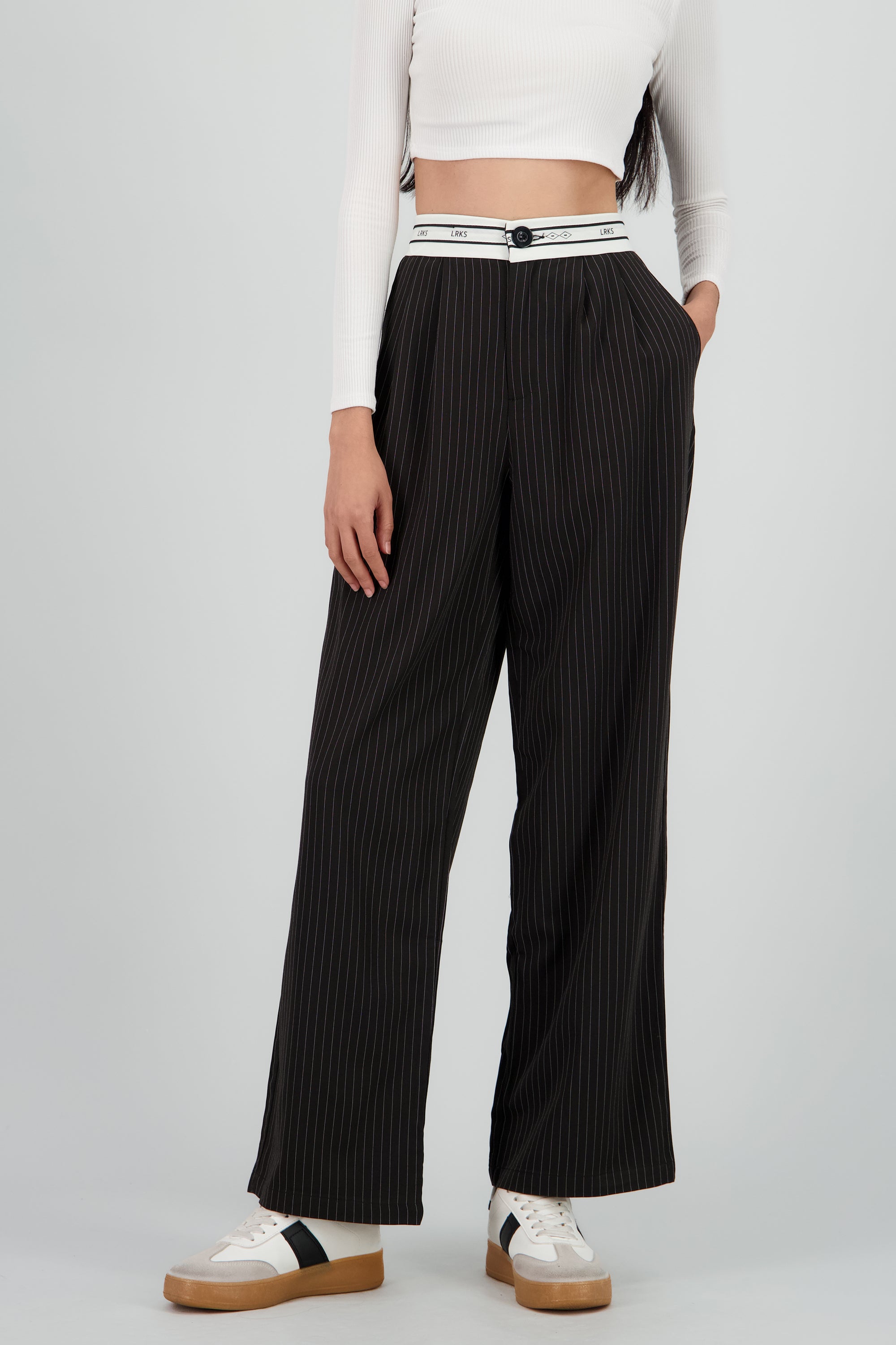 Pantalon amplio detalle pretina NEGRO