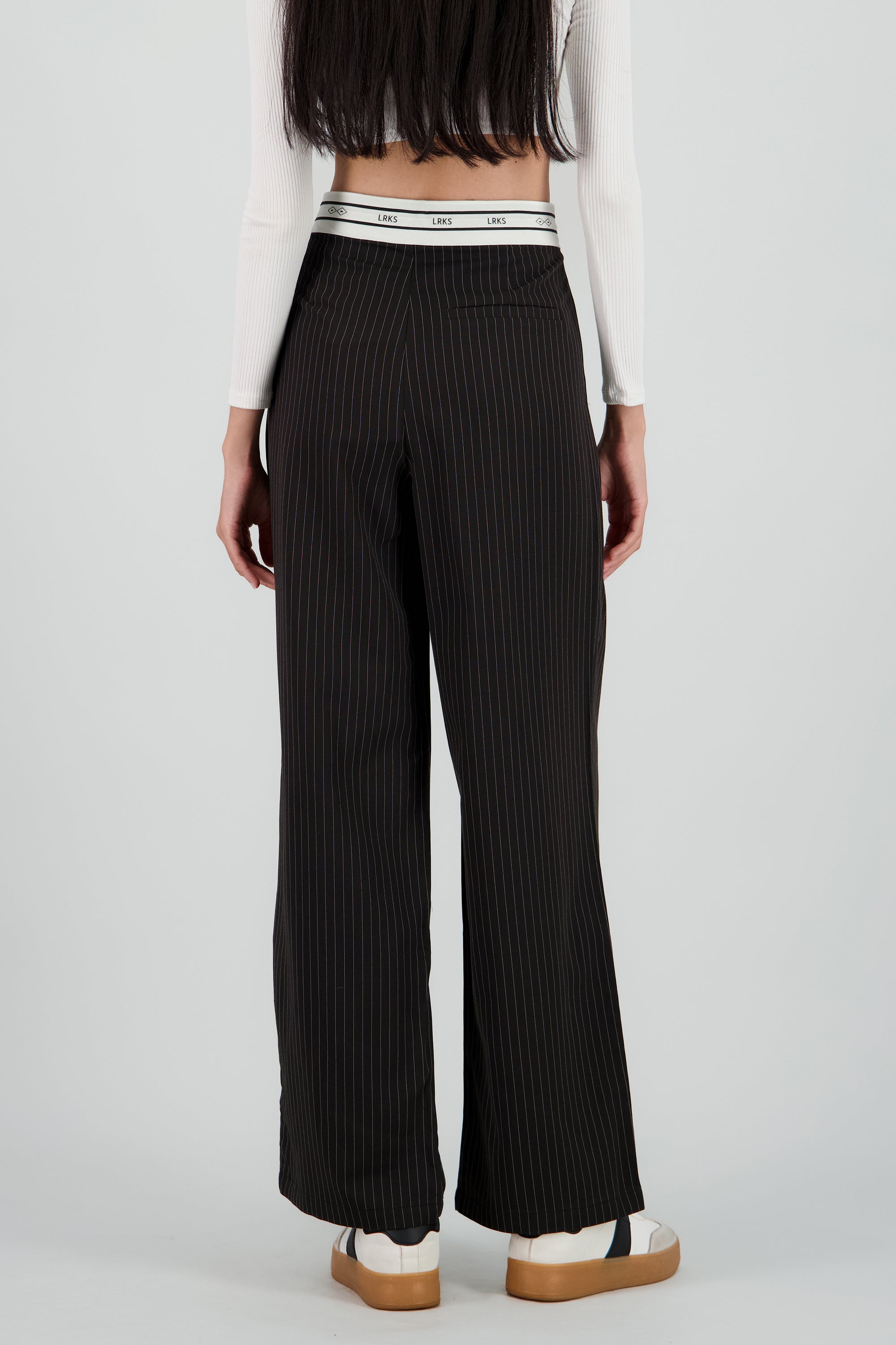 Pantalon amplio detalle pretina NEGRO