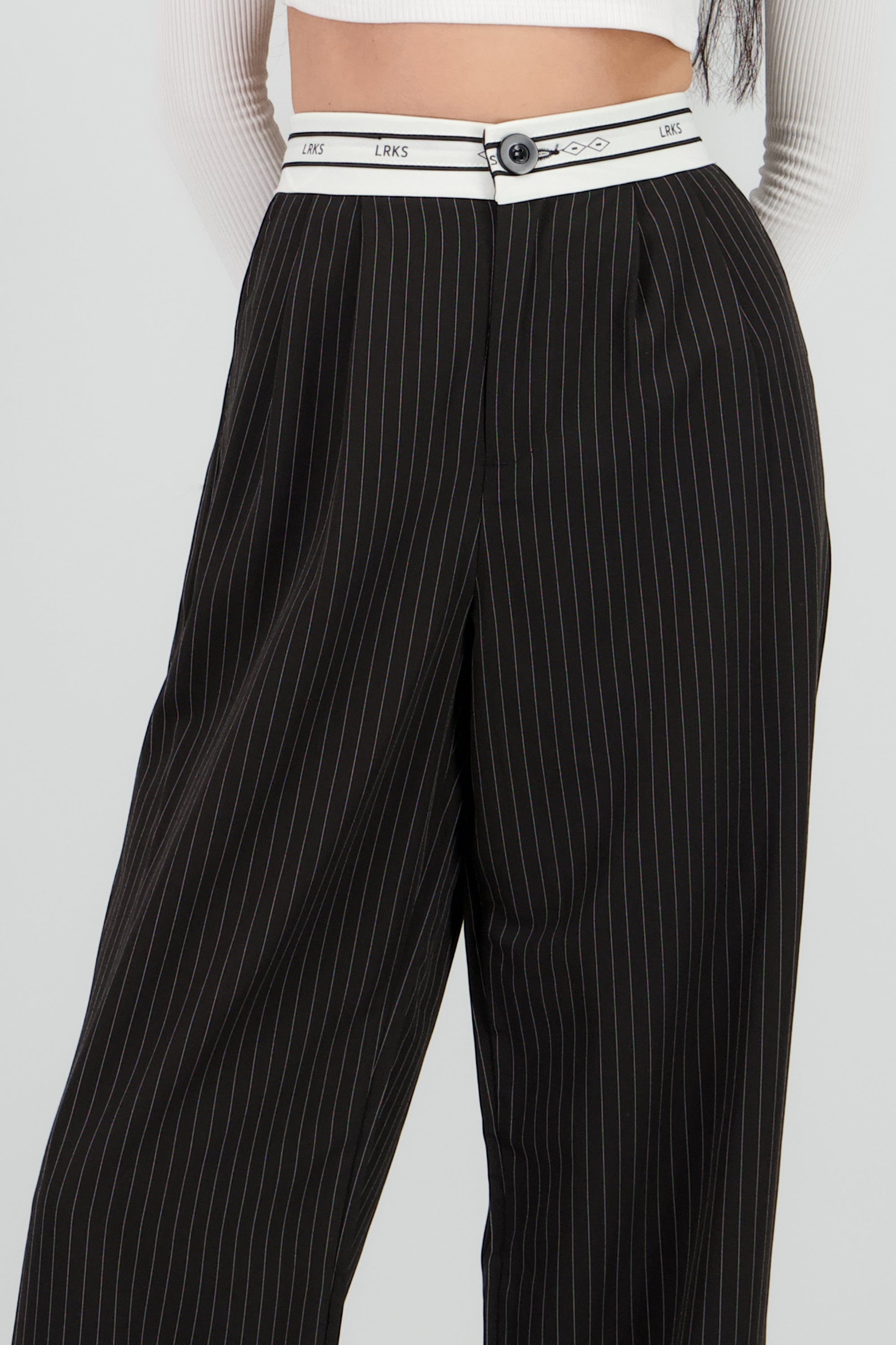 Pantalon amplio detalle pretina NEGRO