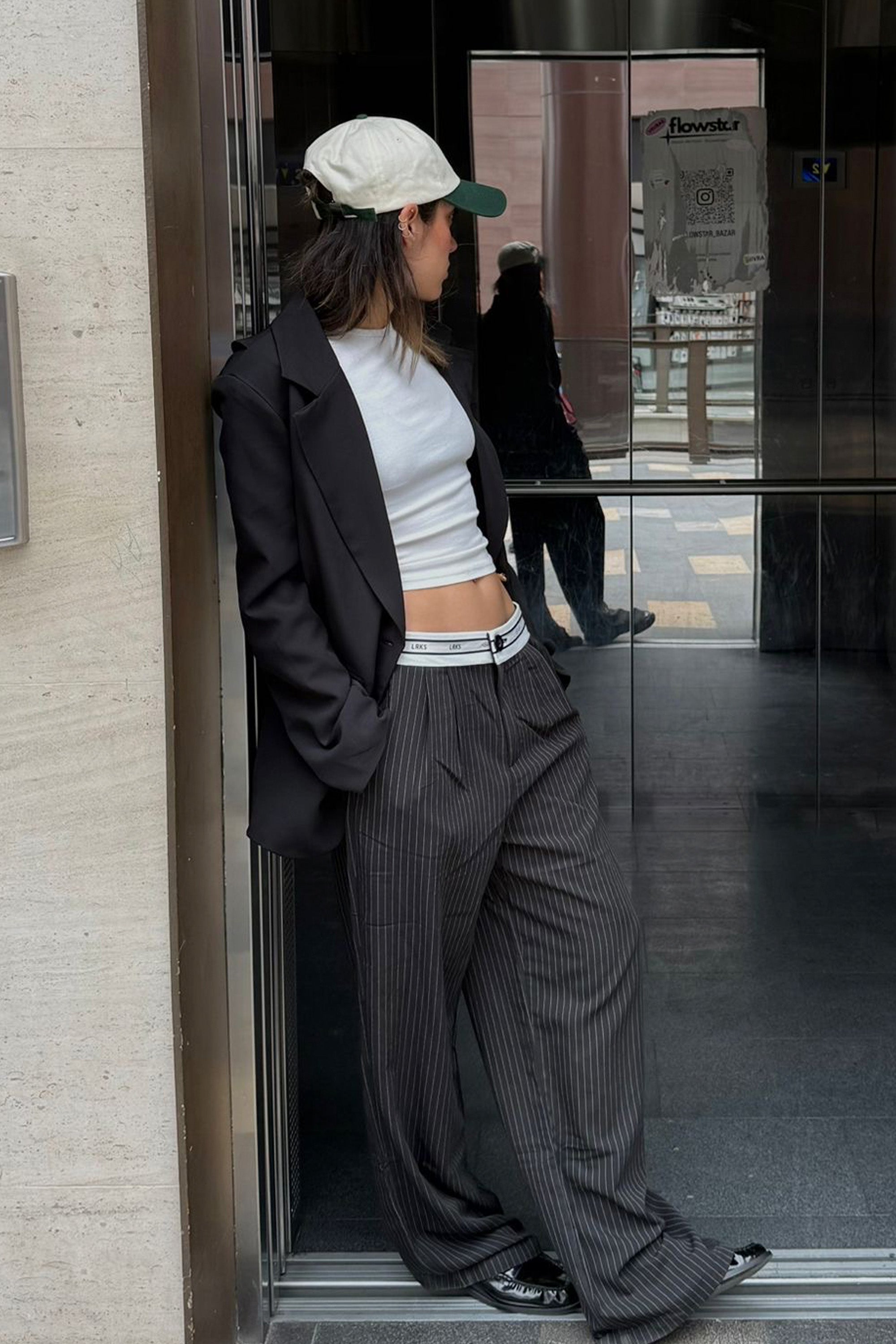 Pantalon amplio detalle pretina