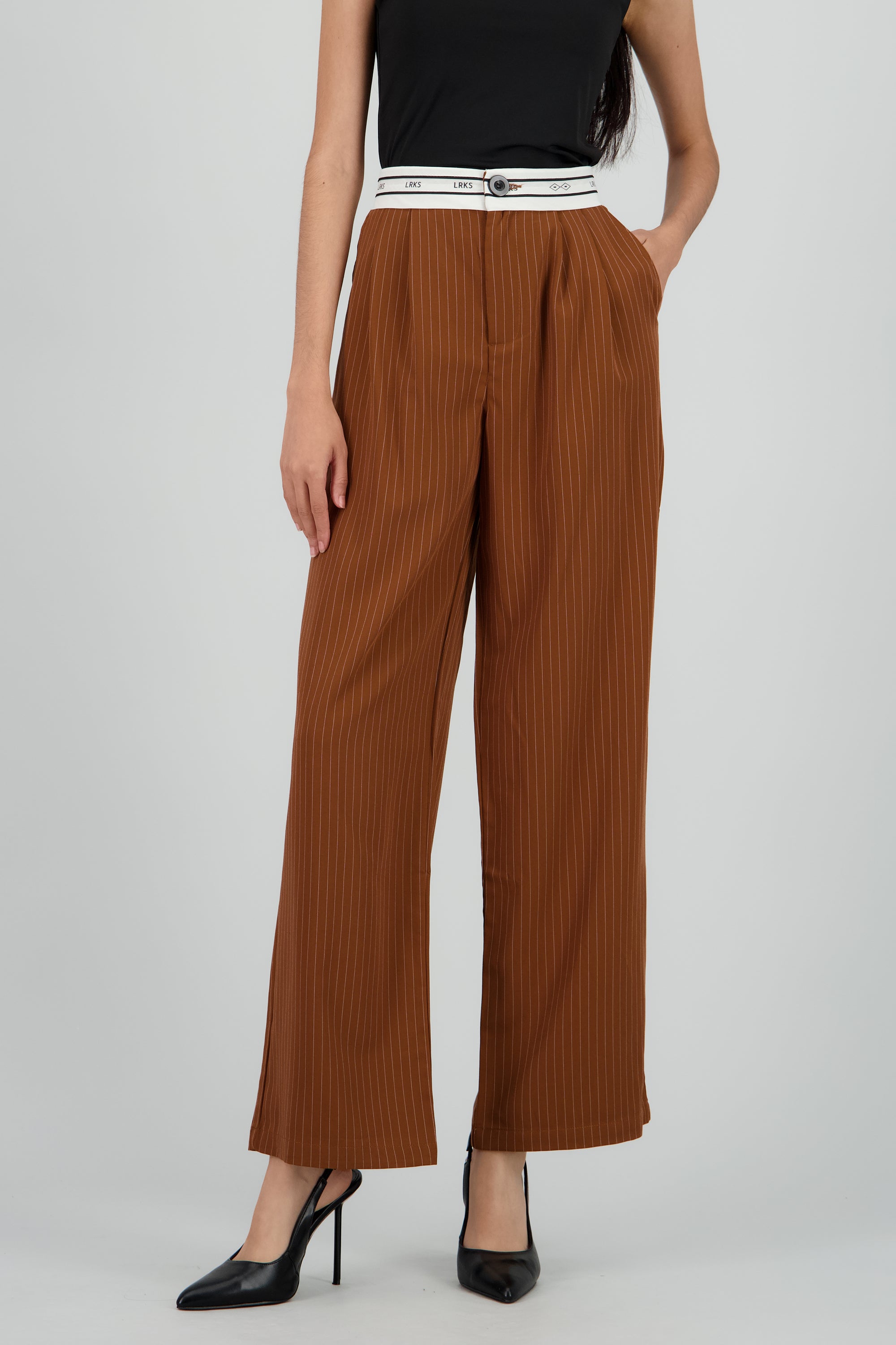 Pantalon amplio detalle pretina LADRILLO