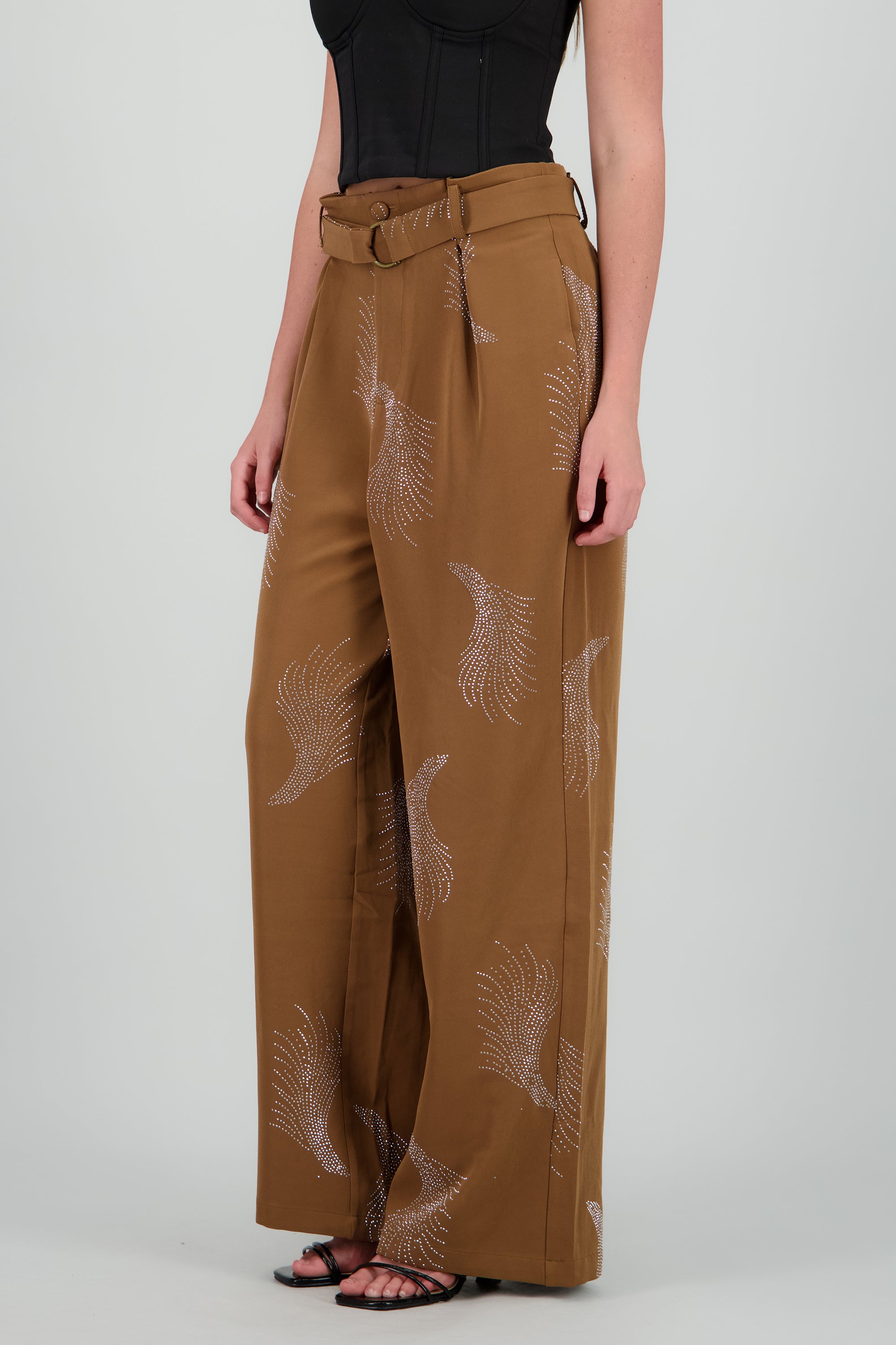 Pantalon amplio detalle brillos CAMELLO
