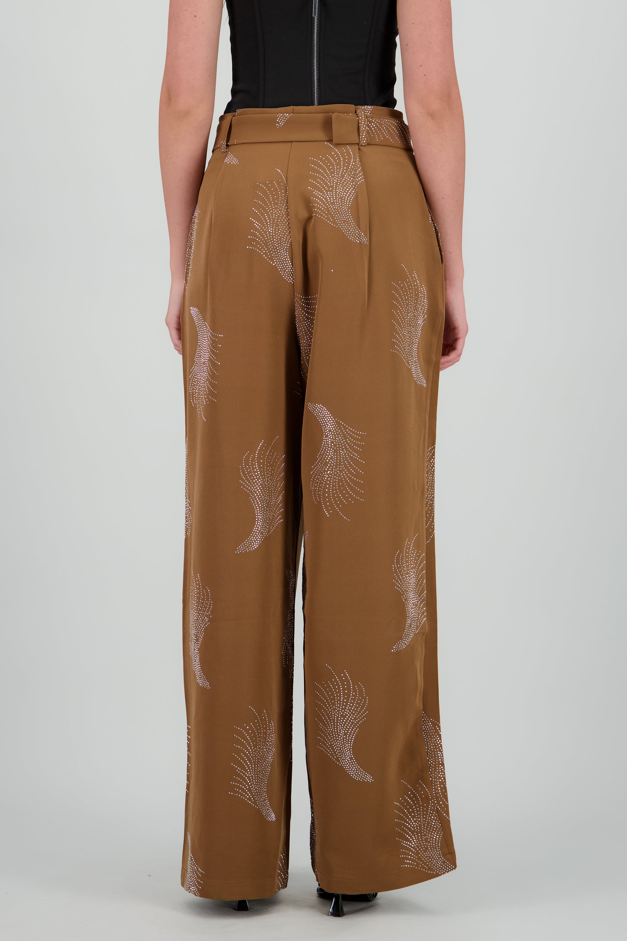 Pantalon amplio detalle brillos CAMELLO