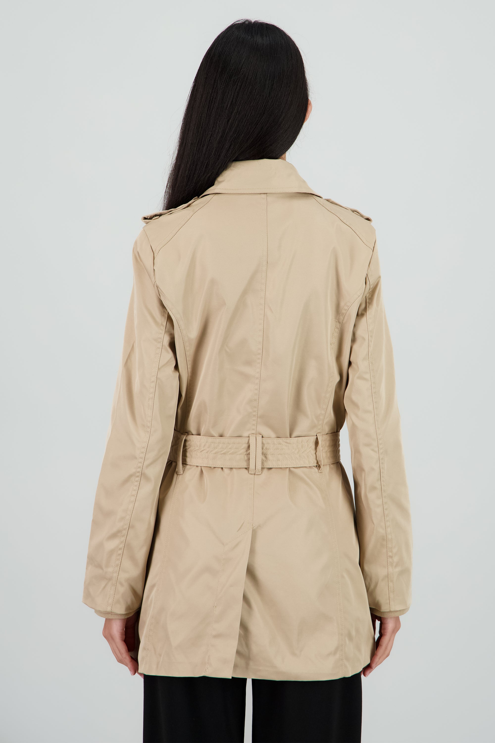 Gabardina lisa detalle cinturon ARENA