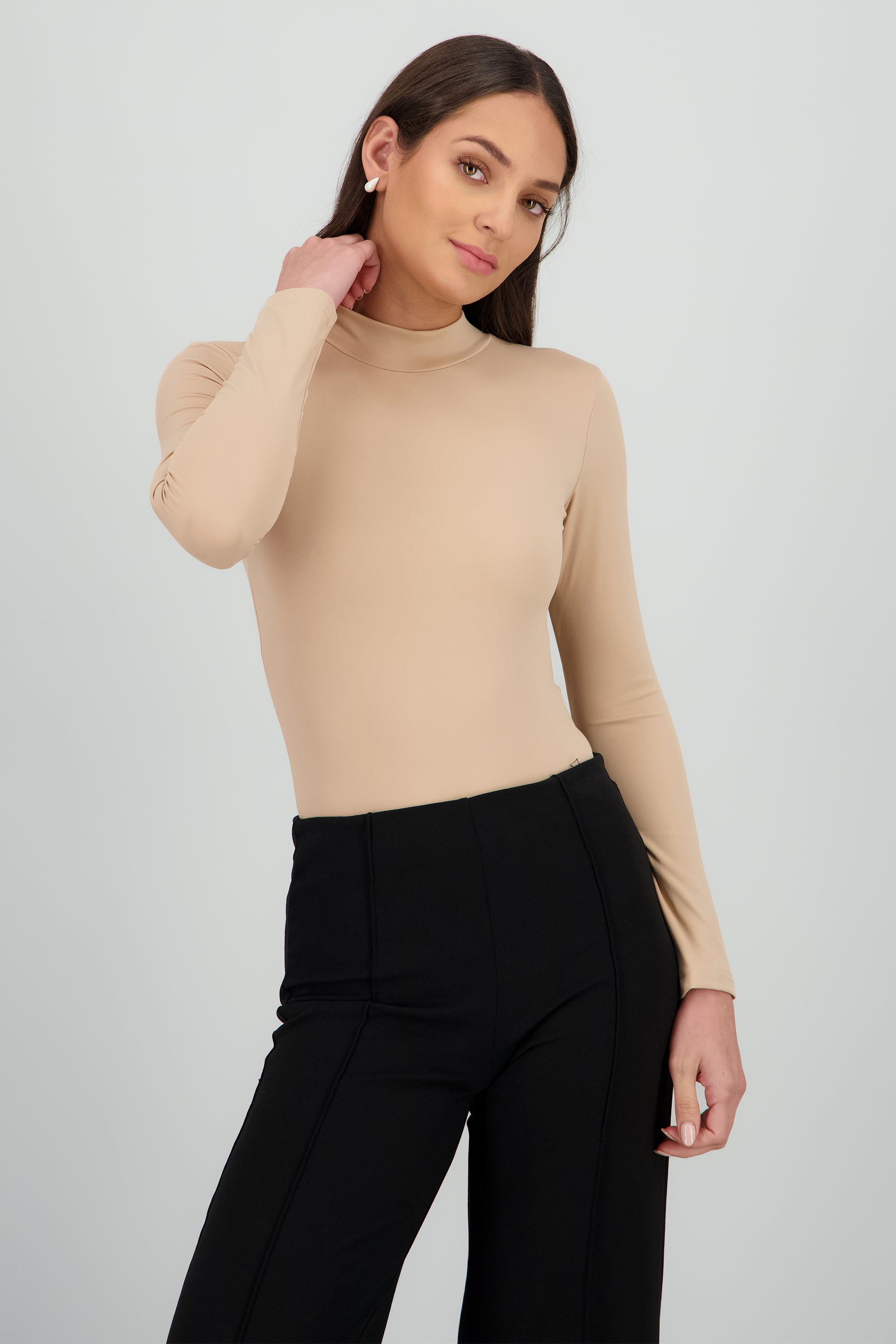 Bodysuit liso manga larga cuello alto BEIGE