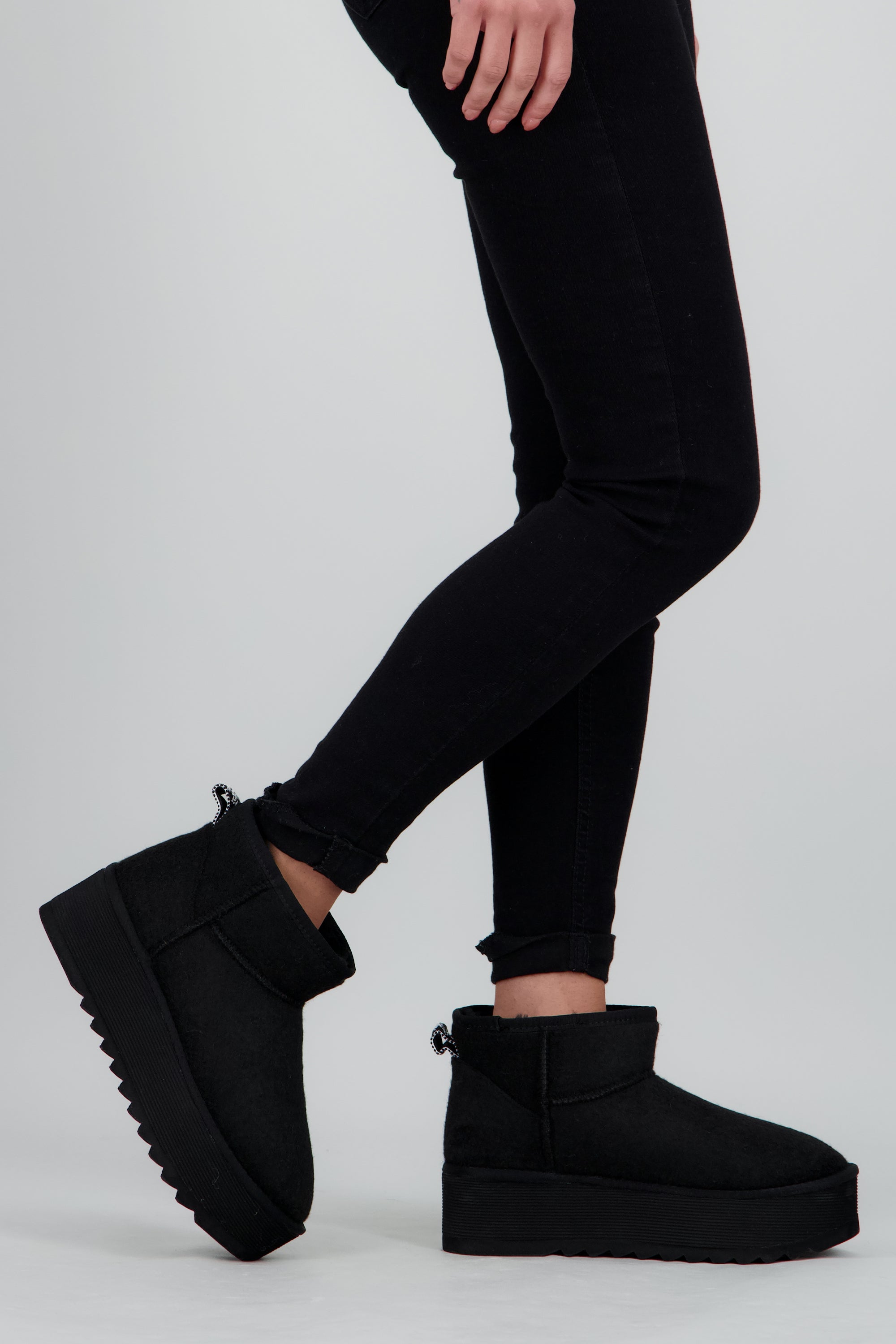 Bota invierno corta sherpa NEGRO