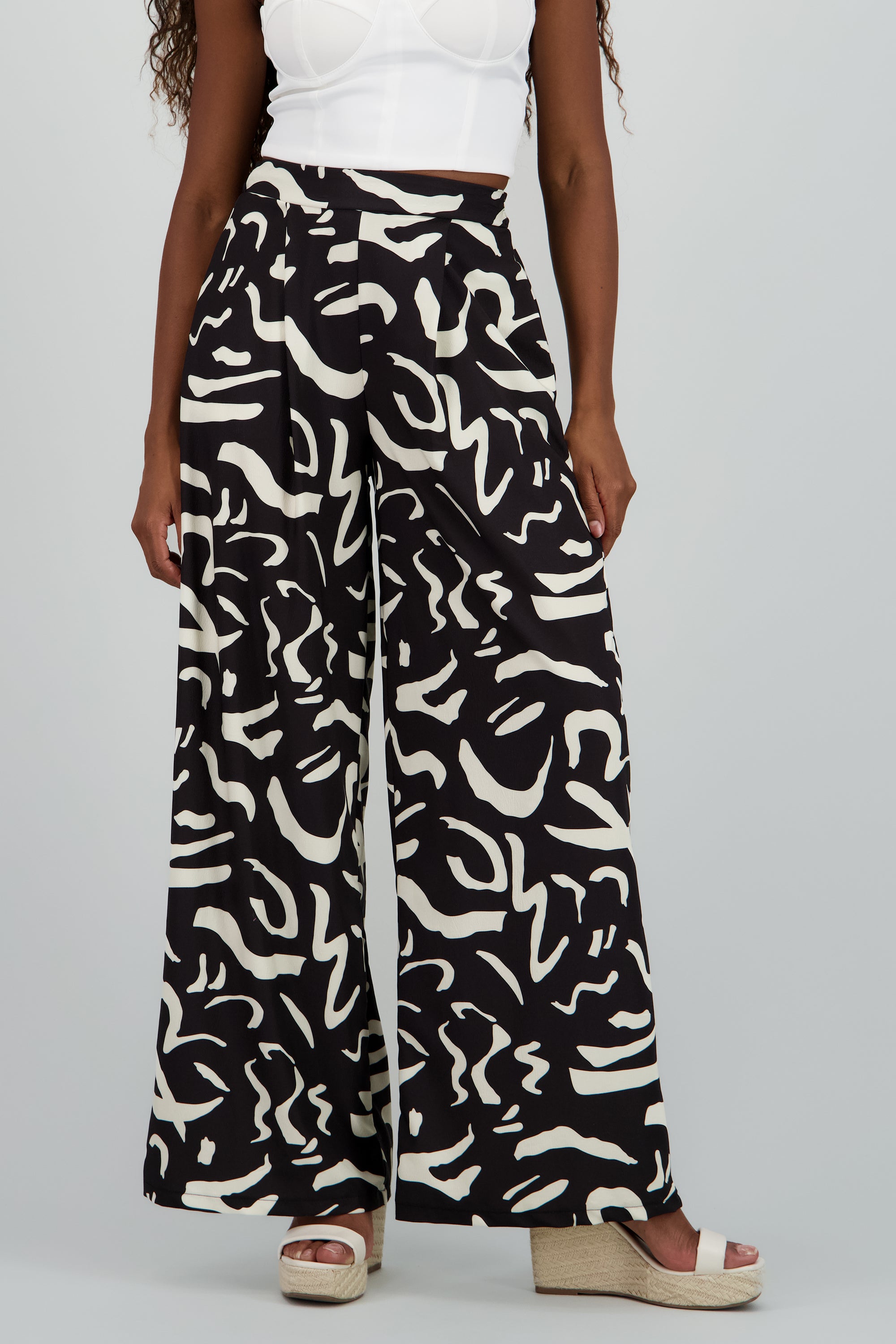 Pantalon amplio detalle pinzas estampado NEGRO COMBO