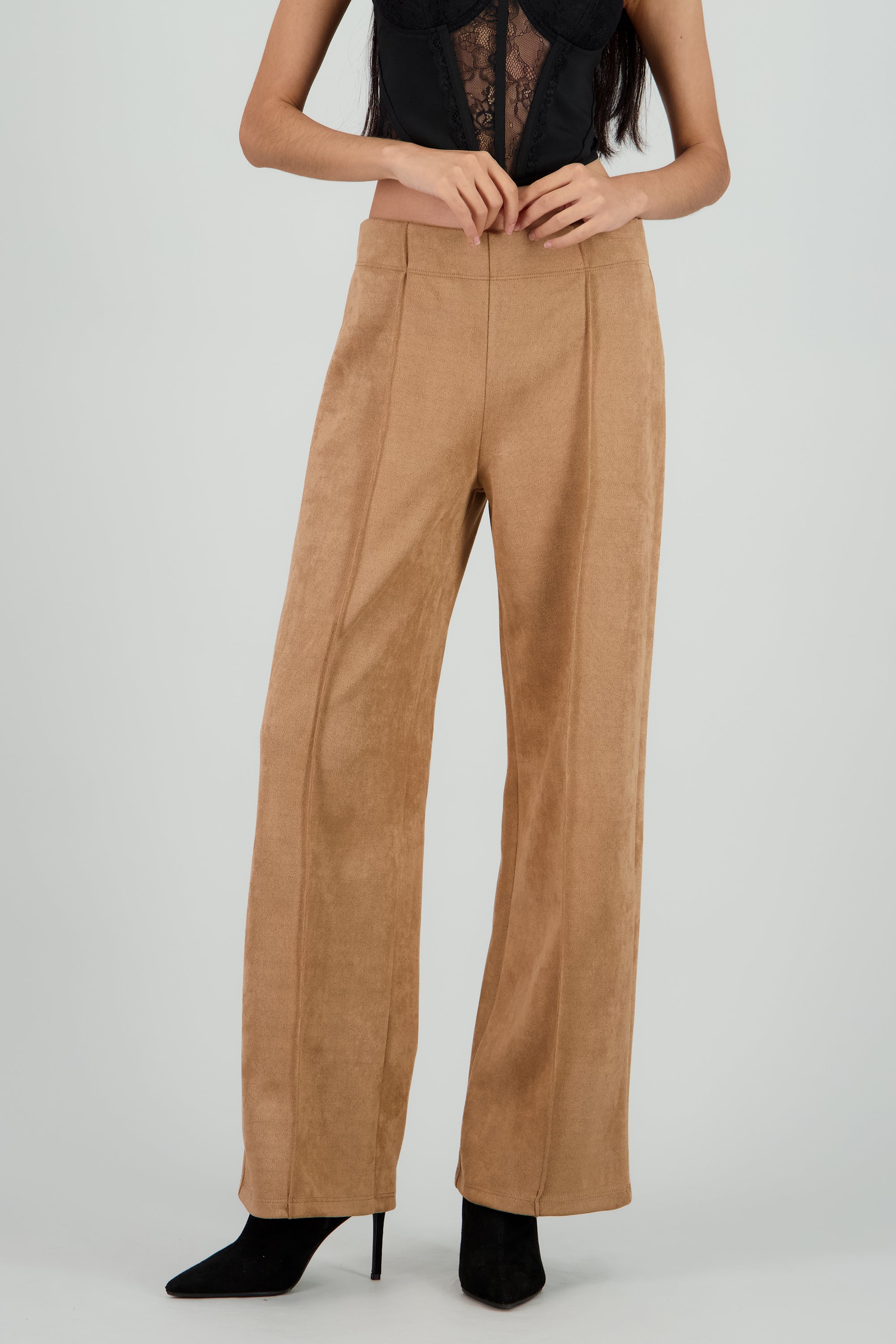 Pantalon amplio suede detalle costura BEIGE