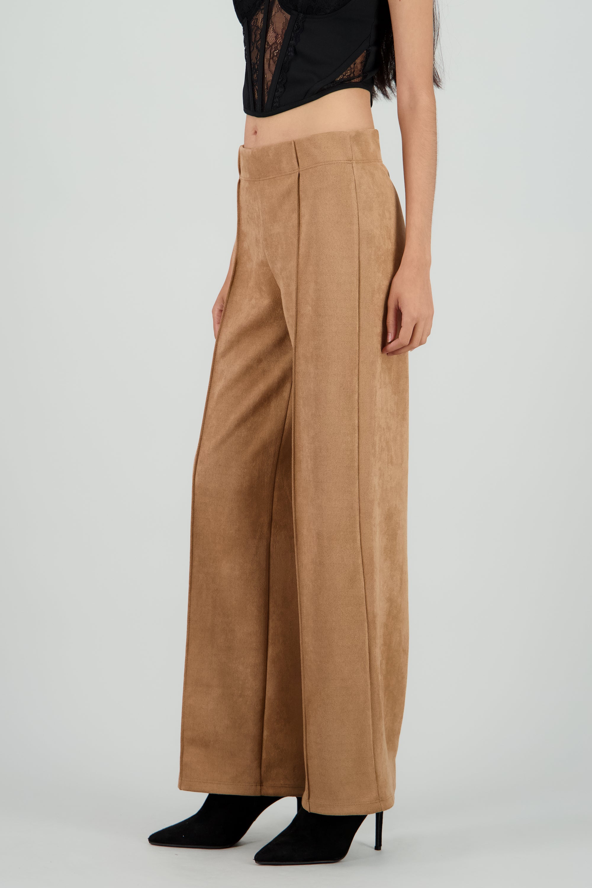 Pantalon amplio suede detalle costura BEIGE