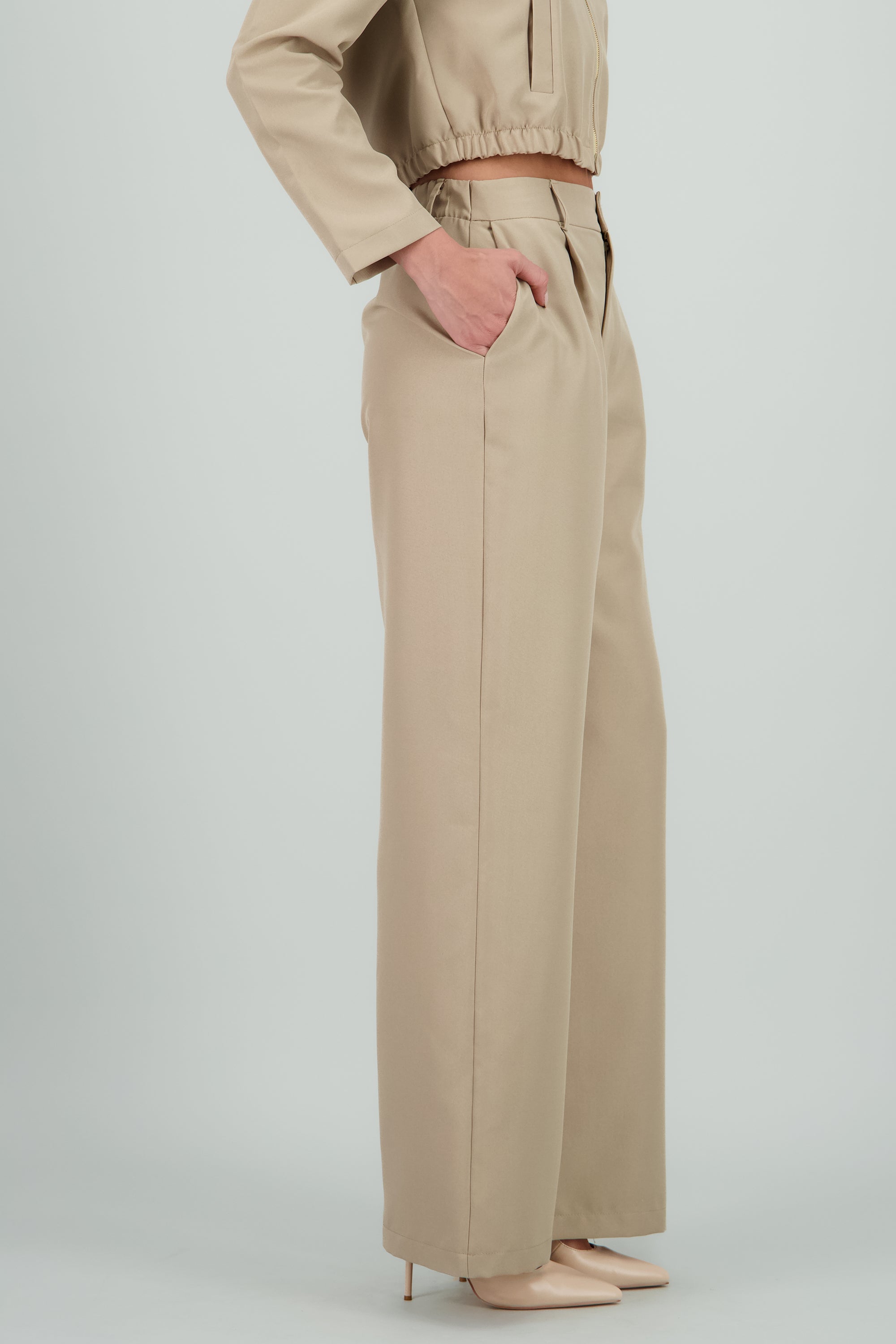 Pantalon recto detalle pinzas BEIGE