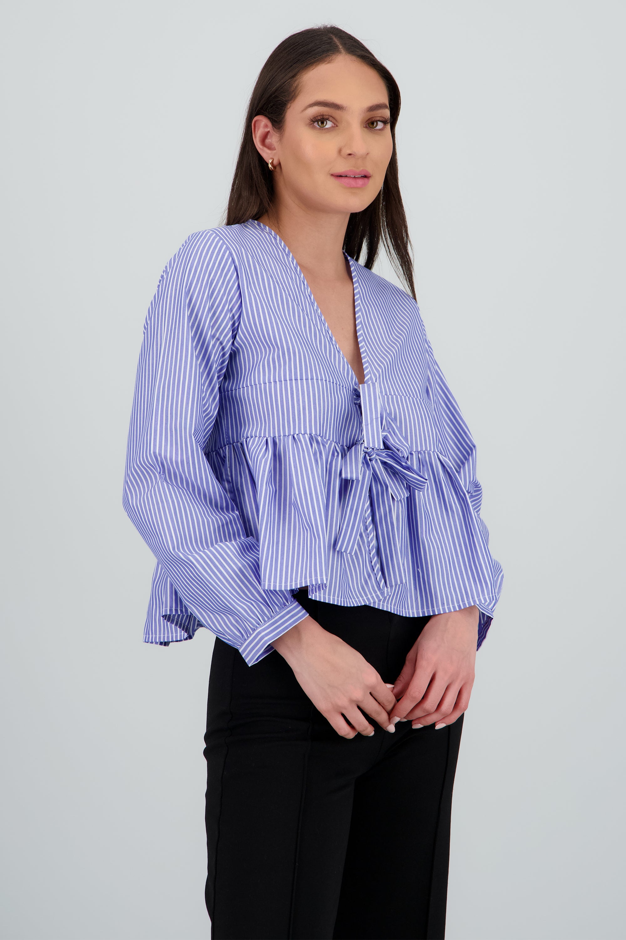 Blusa manga larga detalle olan moños AZUL COMBO