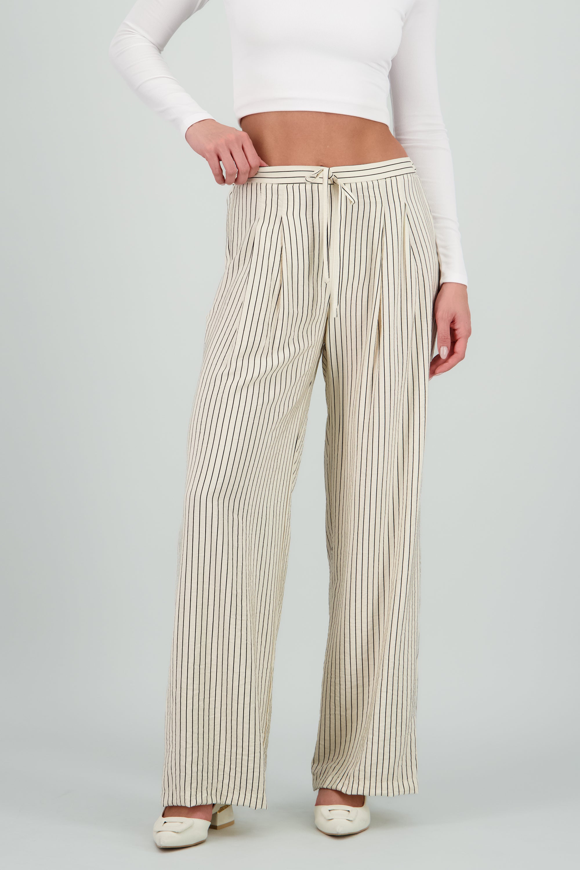 Pantalon amplio detalle pinzas rayas NEGRO COMBO