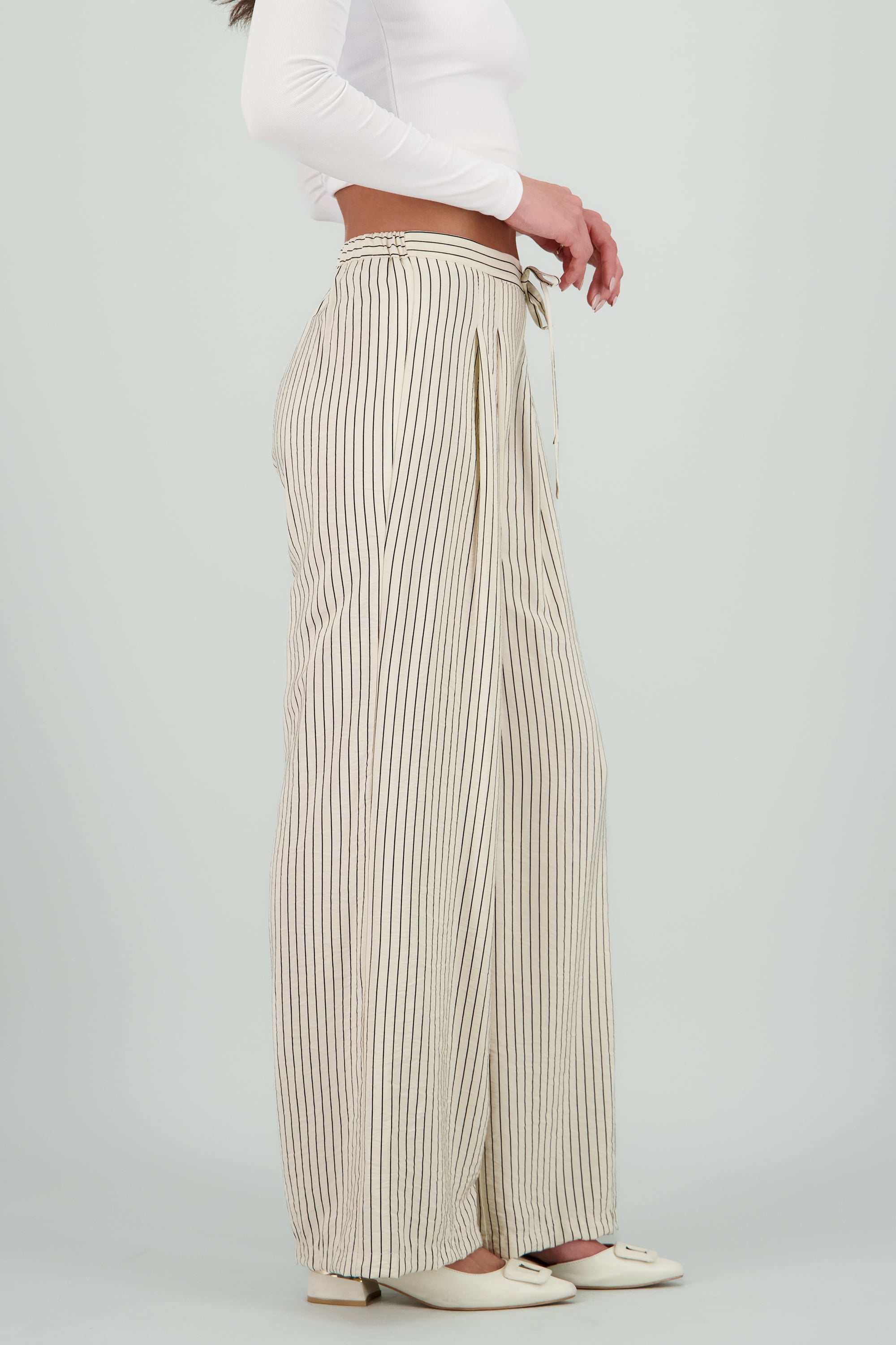 Pantalon amplio detalle pinzas rayas NEGRO COMBO