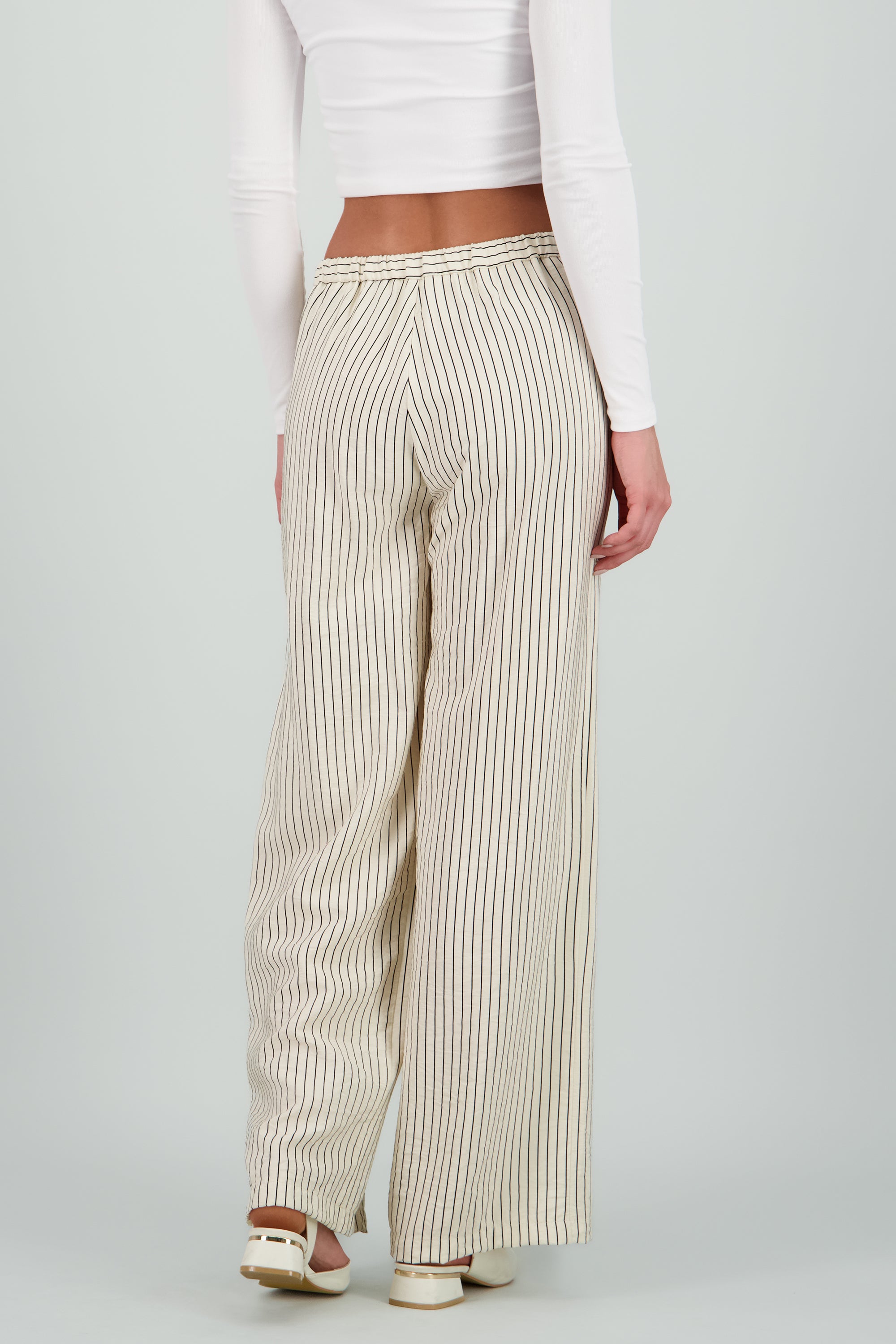 Pantalon amplio detalle pinzas rayas NEGRO COMBO