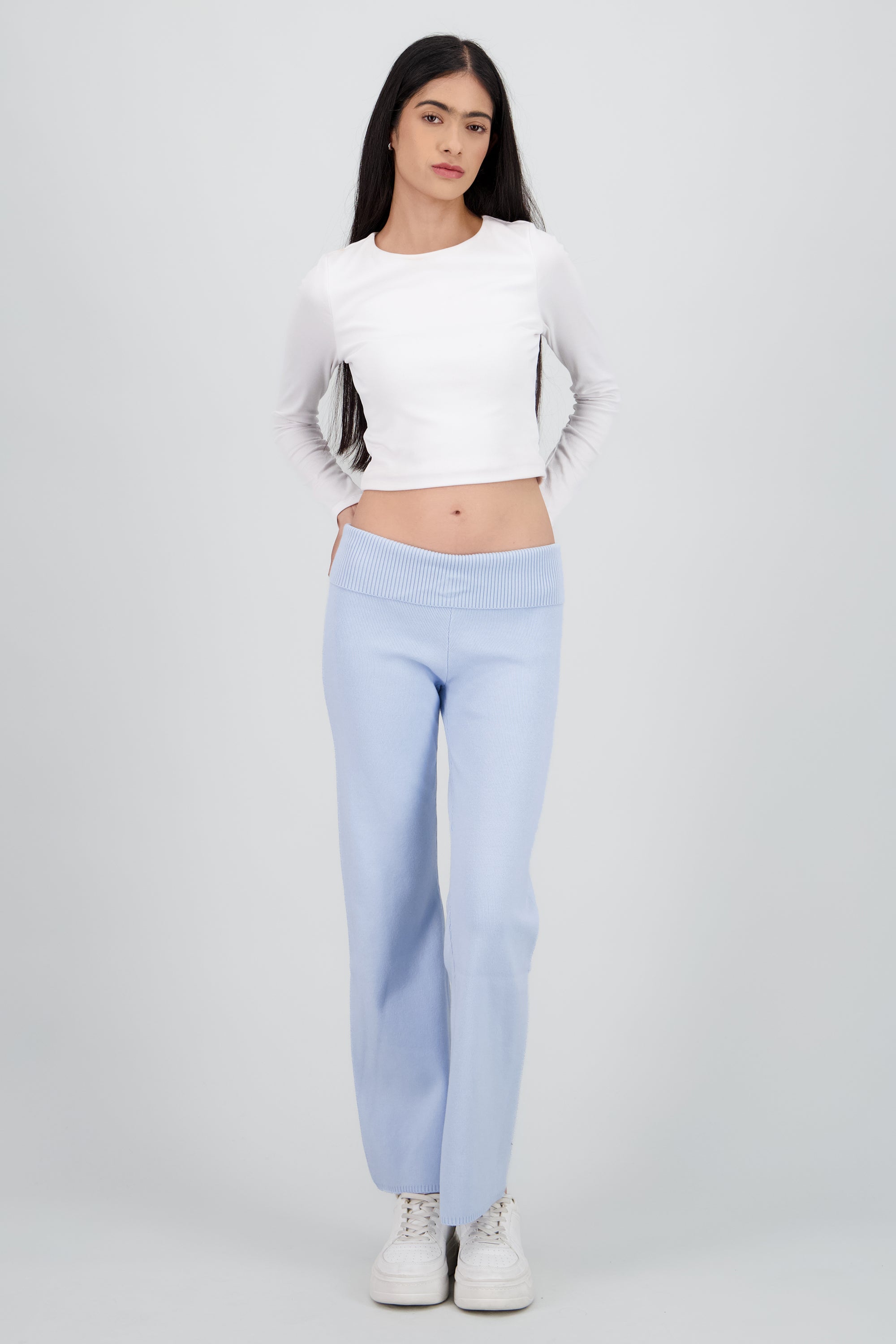 Pantalon tejido con dobladillo AZUL CIELO