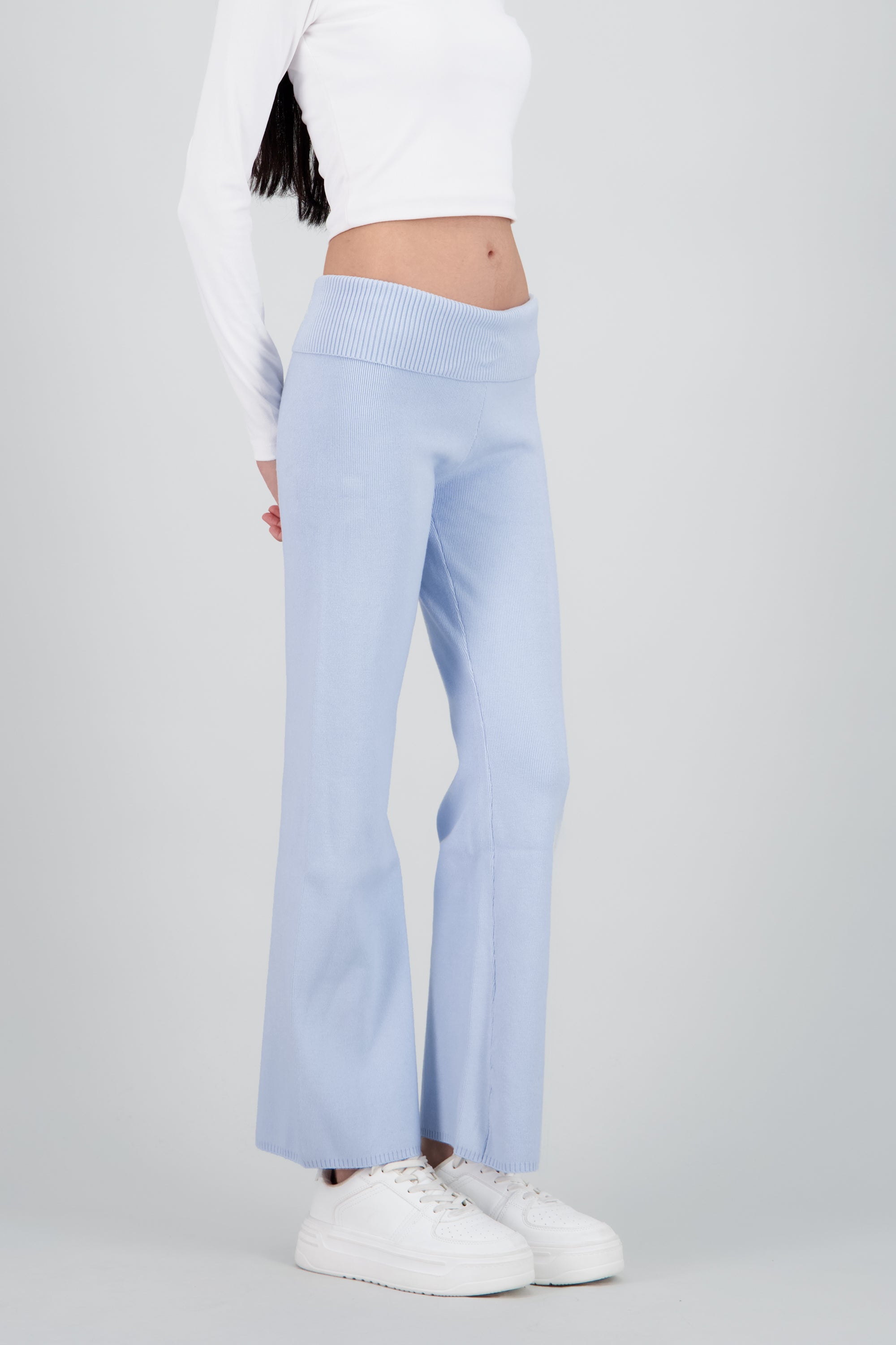 Pantalon tejido con dobladillo AZUL CIELO