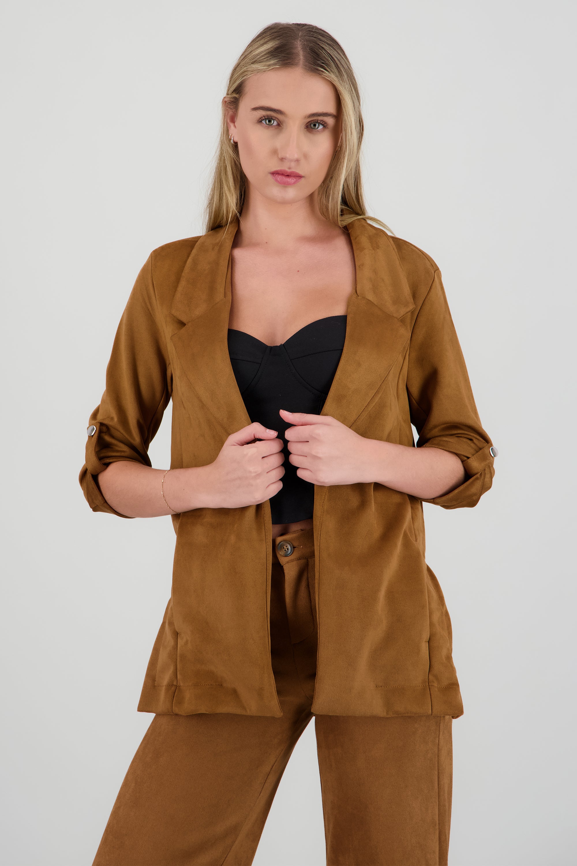 Blazer detalle solapa suede CAMELLO