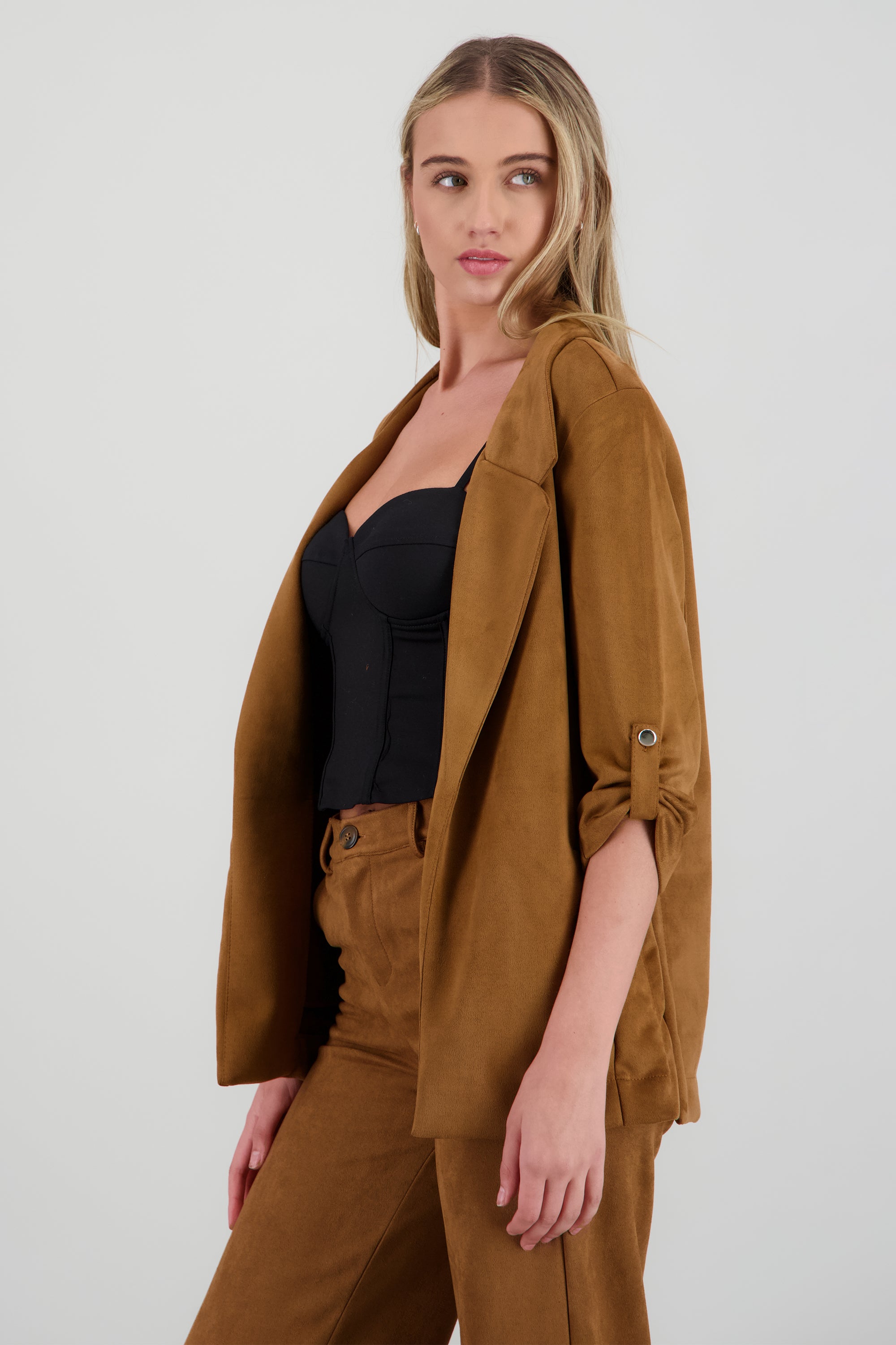 Blazer detalle solapa suede CAMELLO