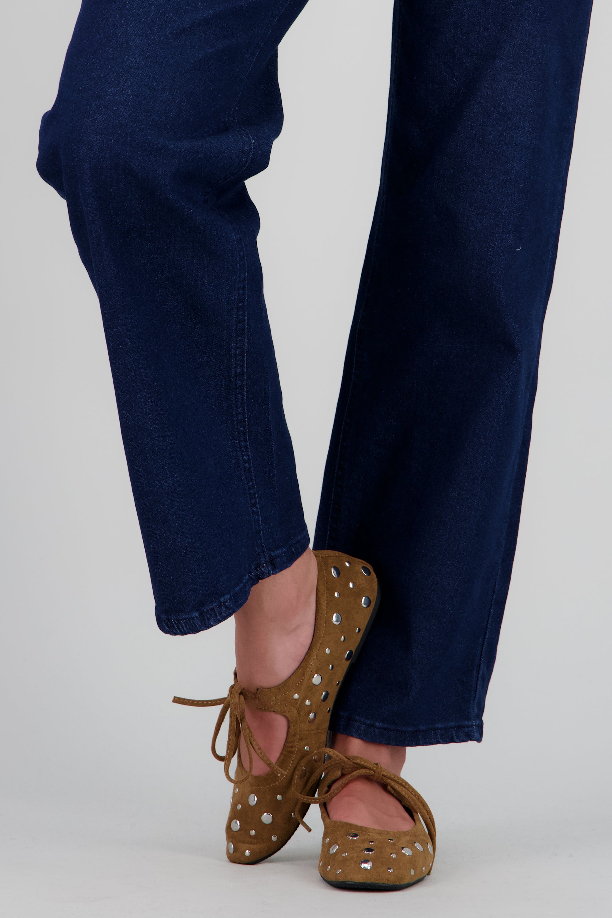 Flat gamucina studs CAMELLO