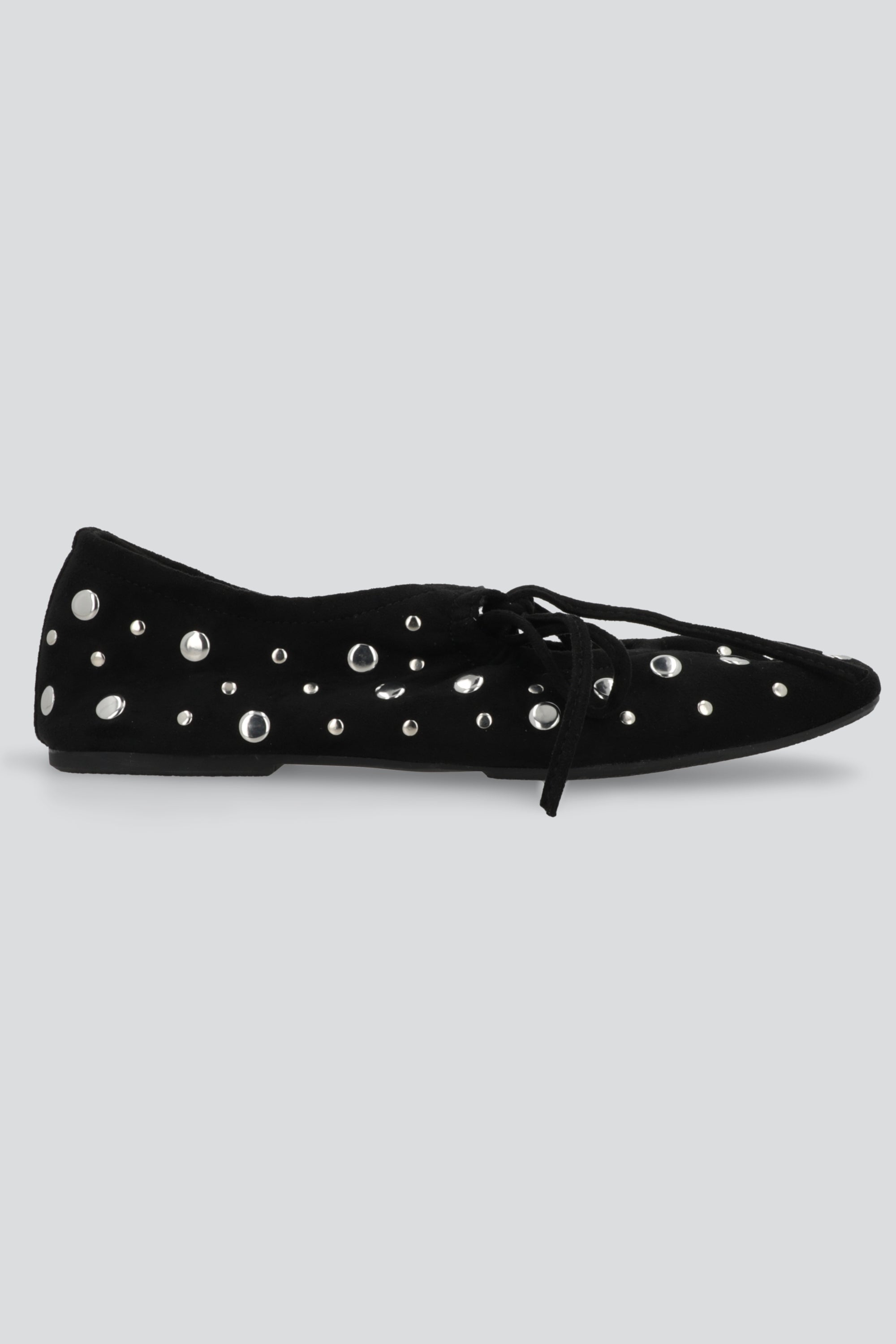 Flat gamucina studs NEGRO