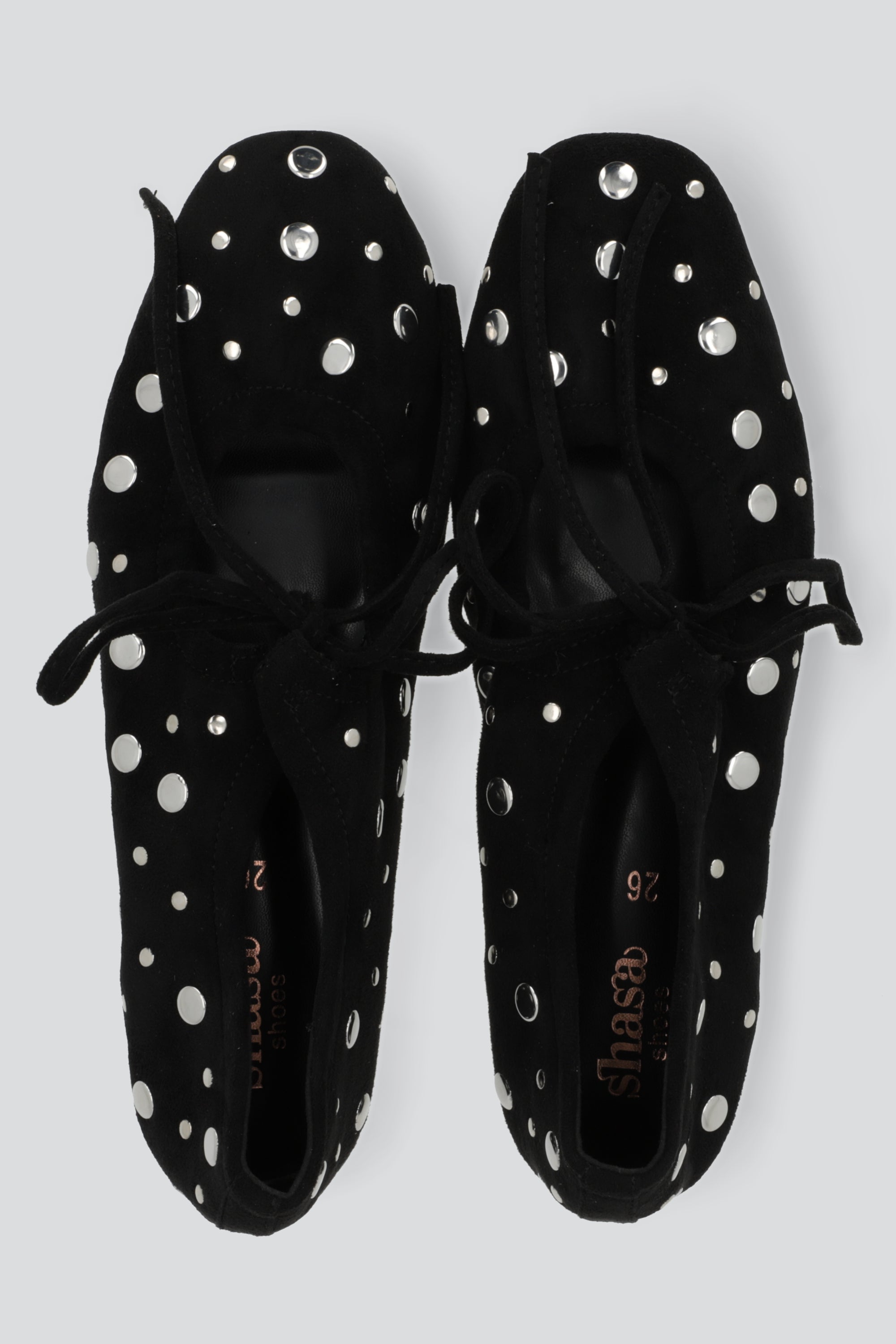 Flat gamucina studs NEGRO