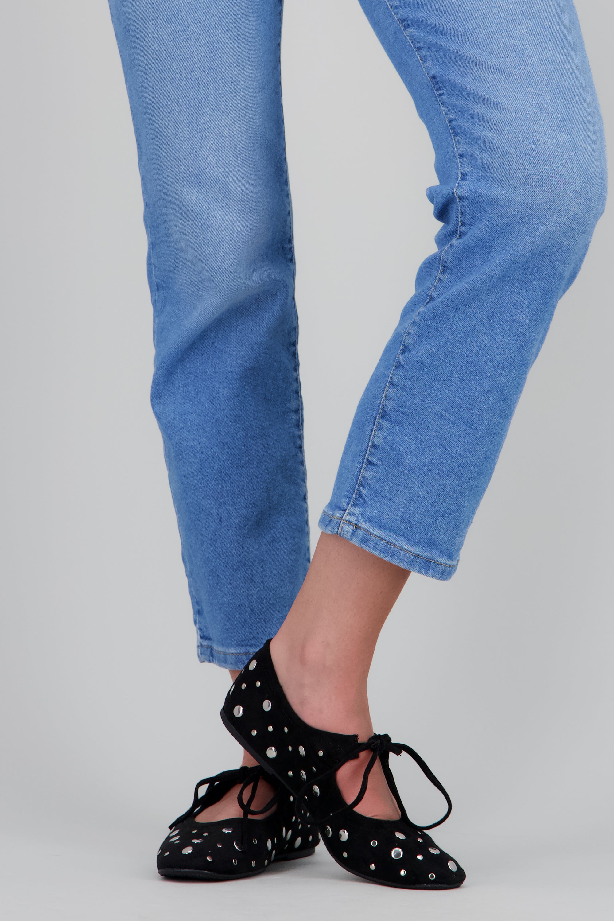 Flat gamucina studs NEGRO