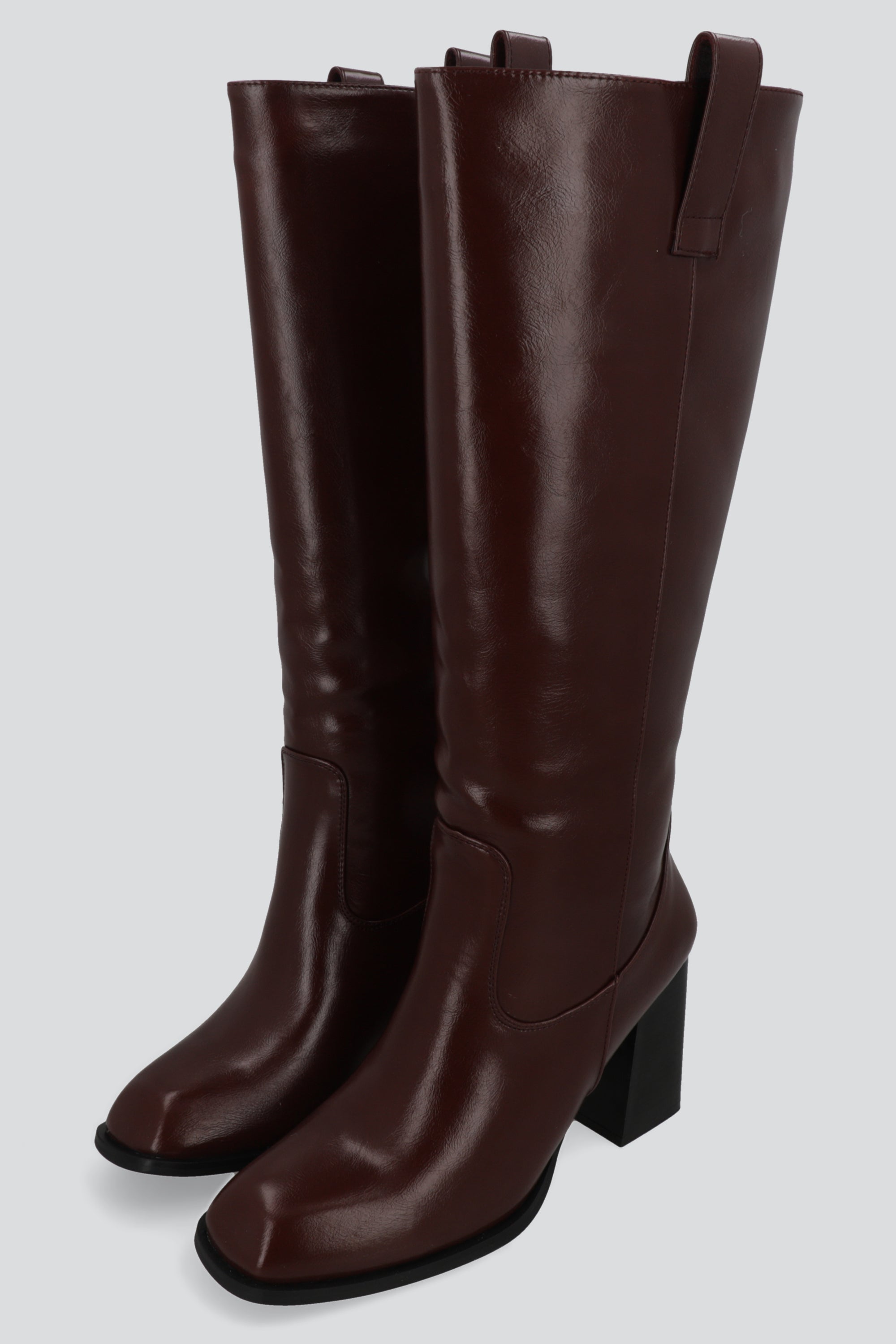 Bota larga estructurada punta cuadrada CIRUELA