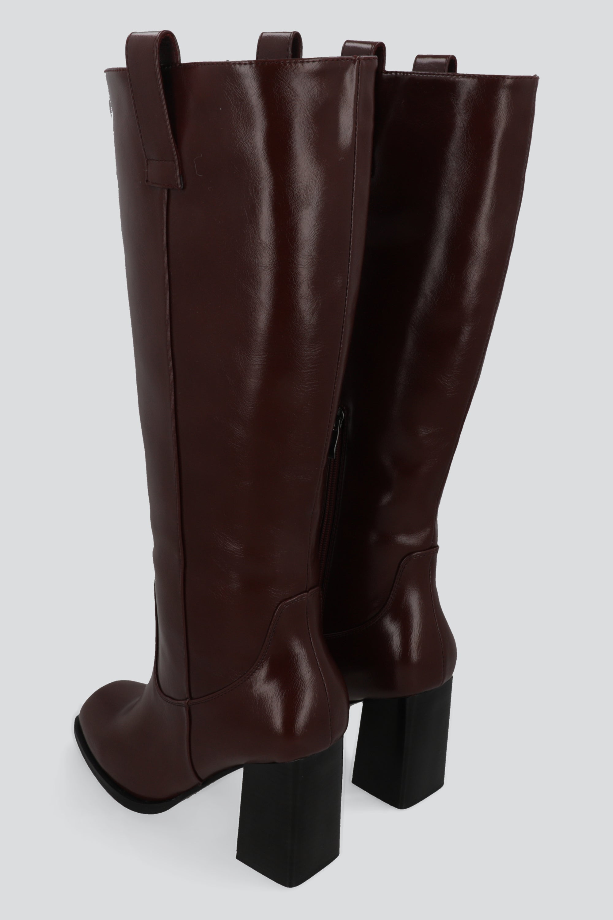 Bota larga estructurada punta cuadrada CIRUELA