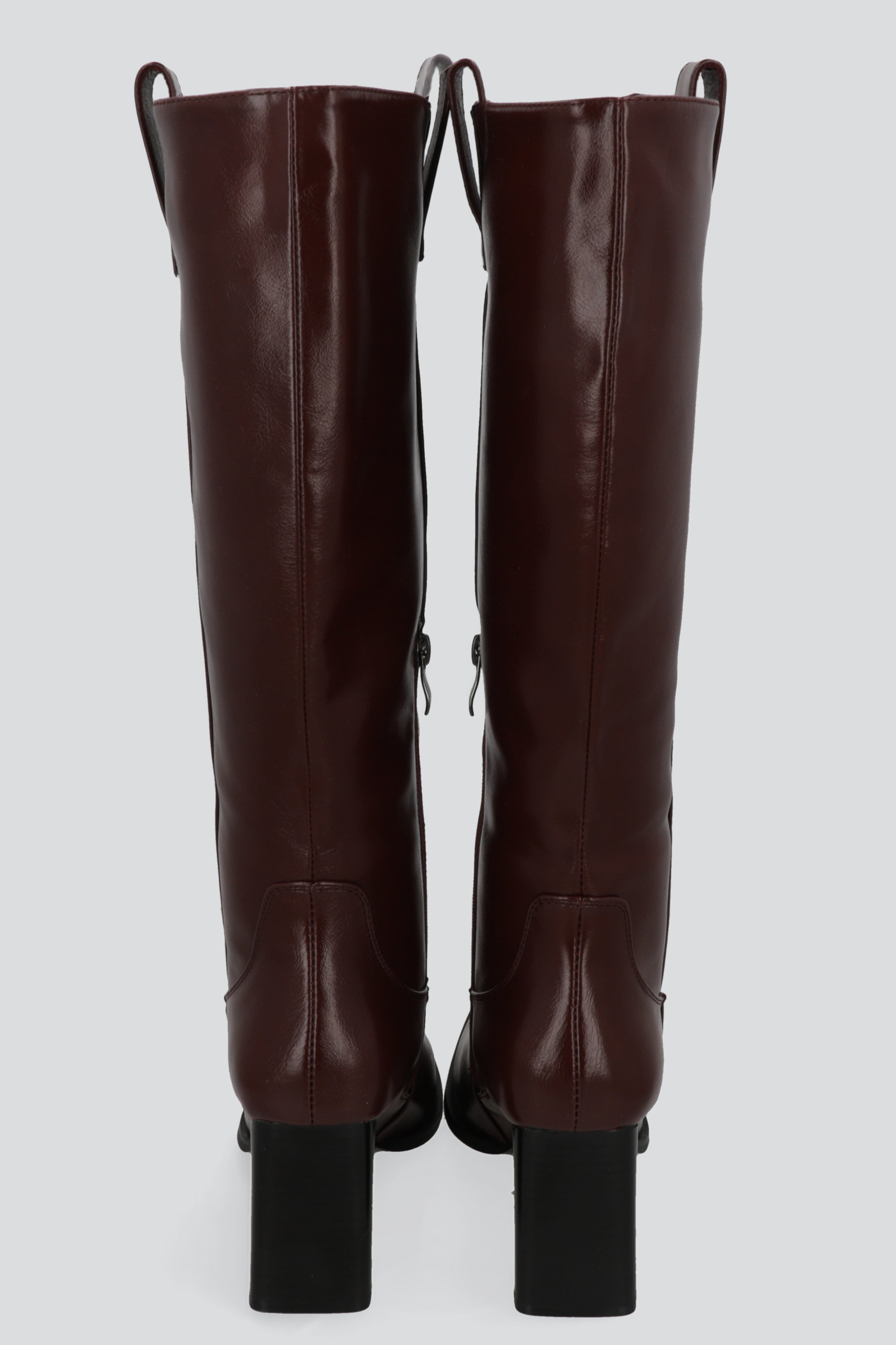 Bota larga estructurada punta cuadrada CIRUELA