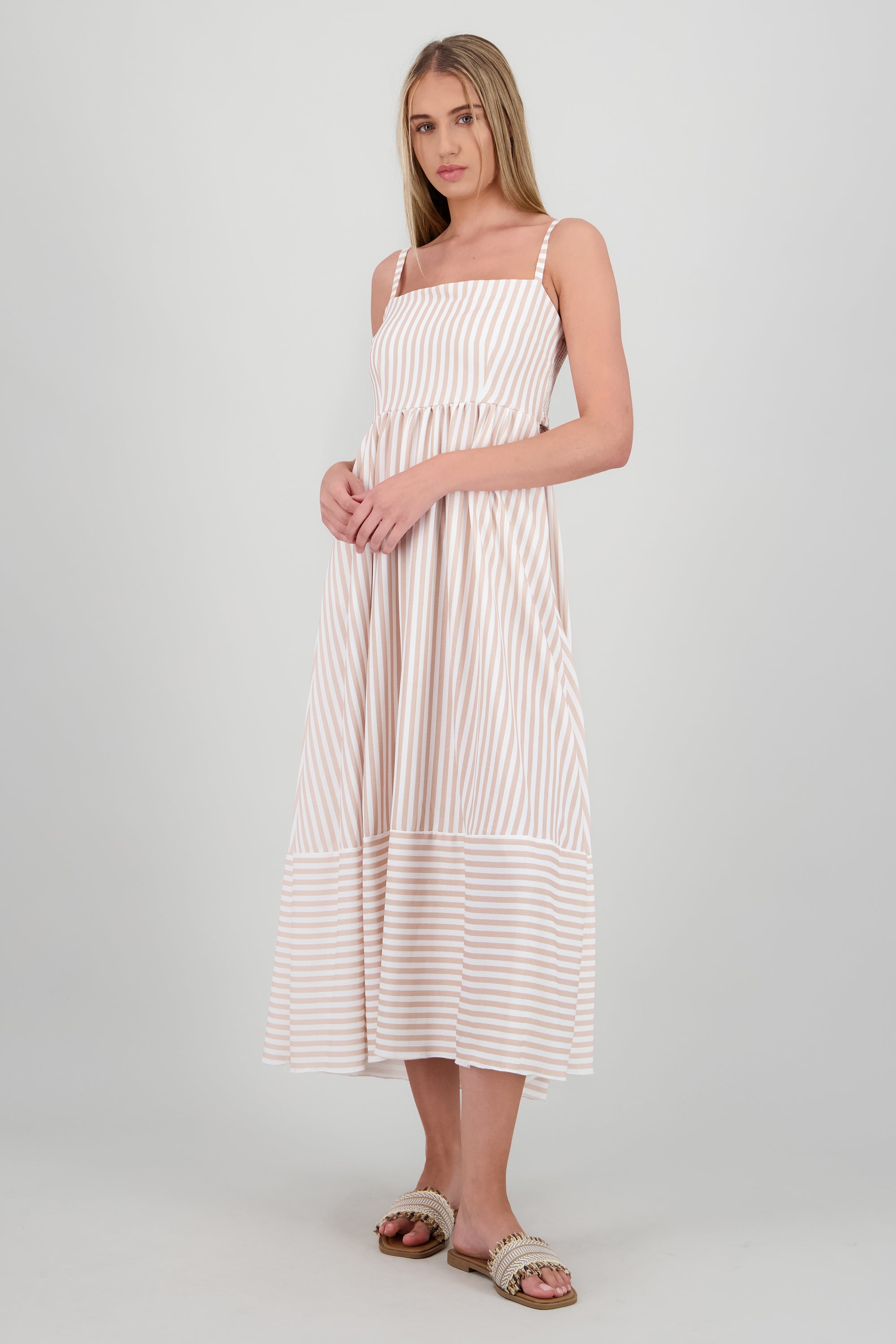 Sandalia tejida flecos NEGRO