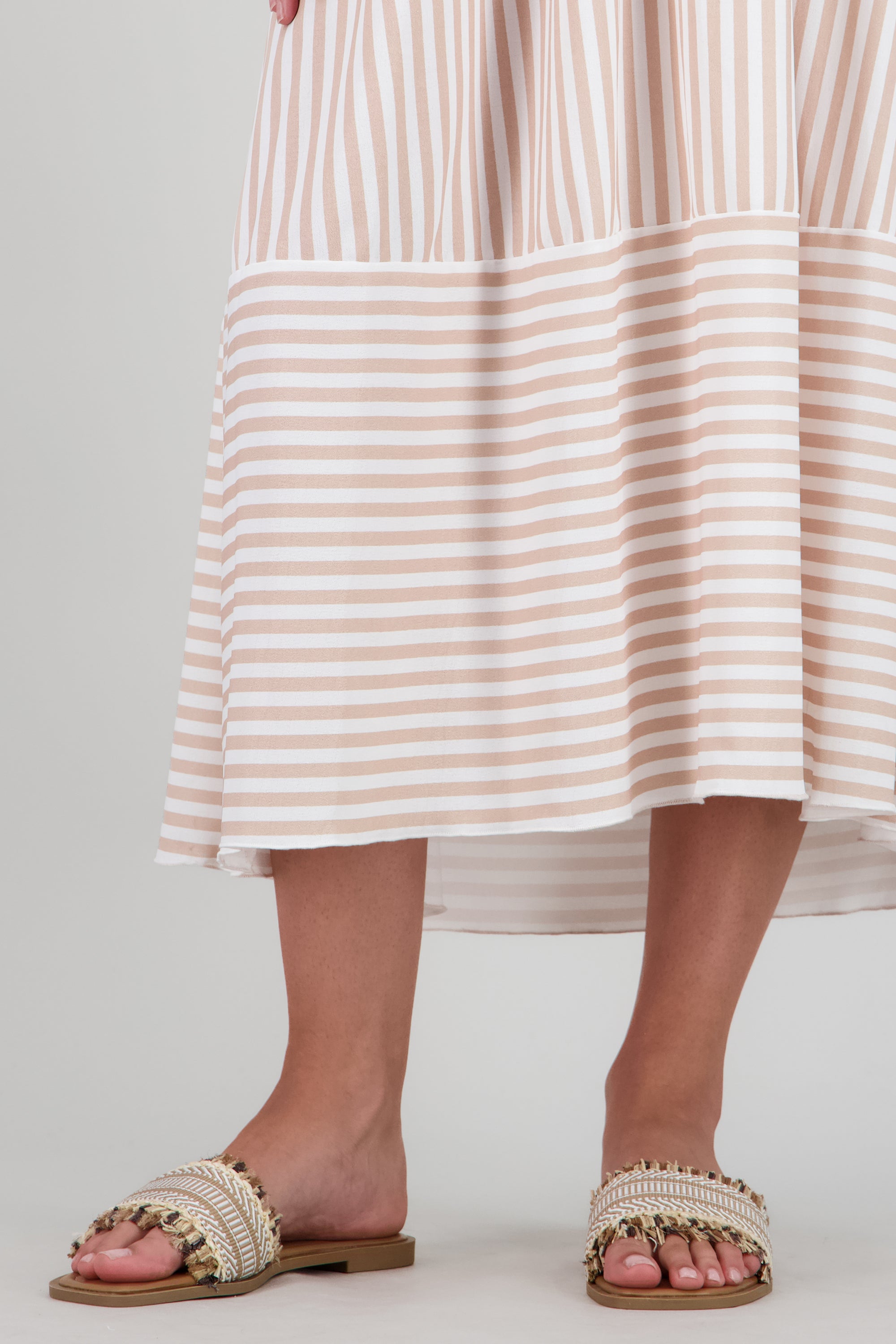 Sandalia tejida flecos NEGRO