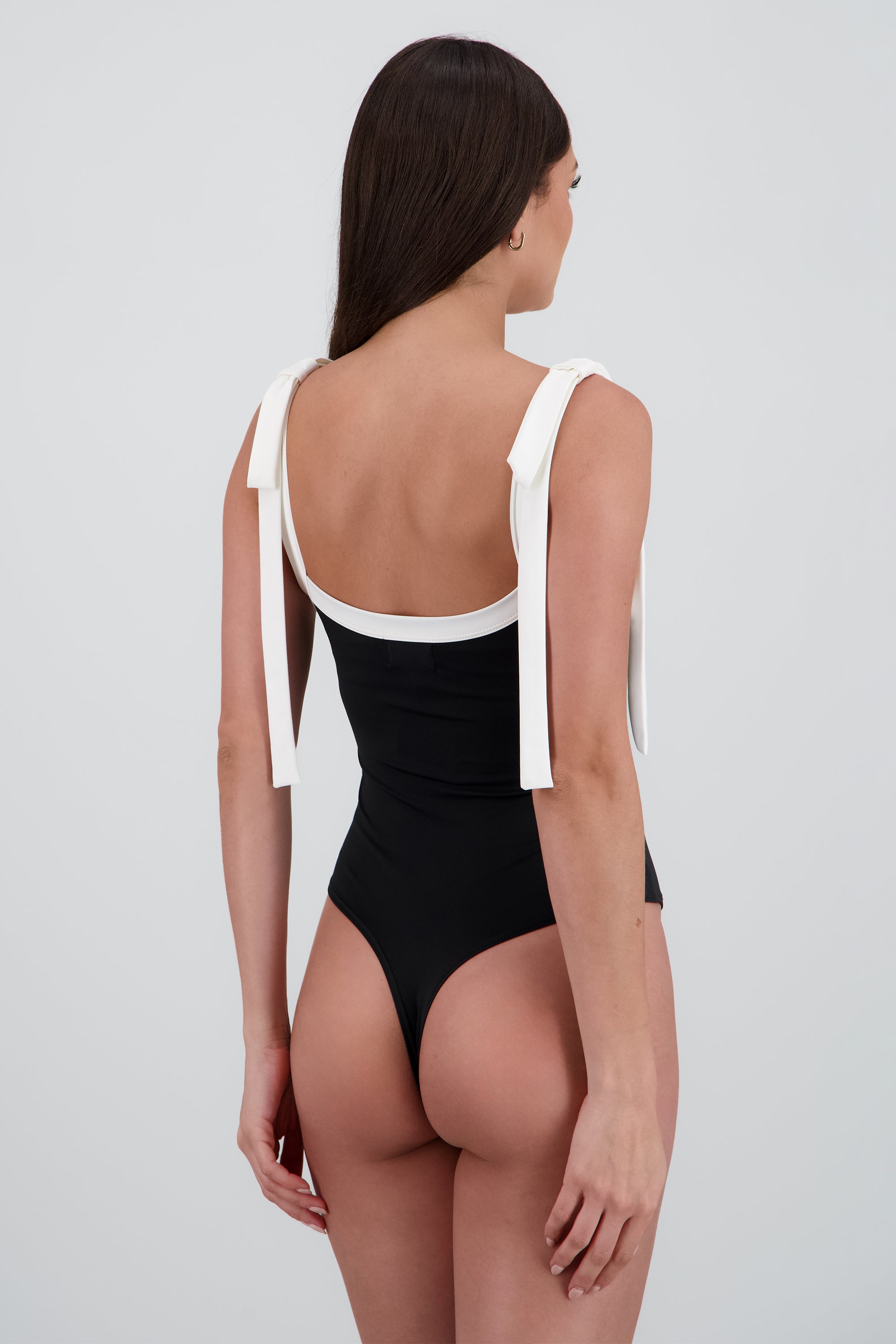 Bodysuit moños escote recto con contraste NEGRO BLANCO