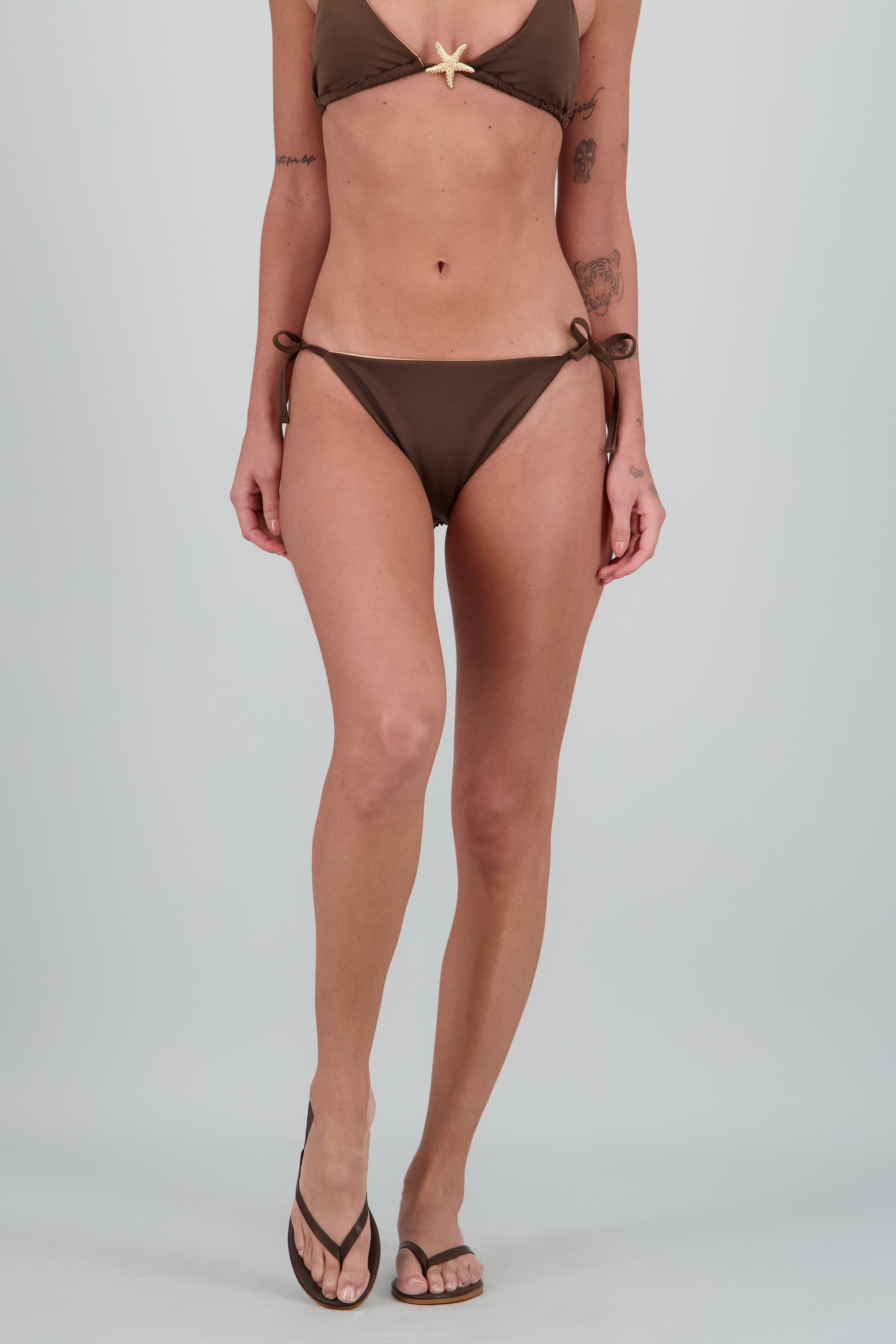 Sandalia pata de gallo monocolor CHOCOLATE