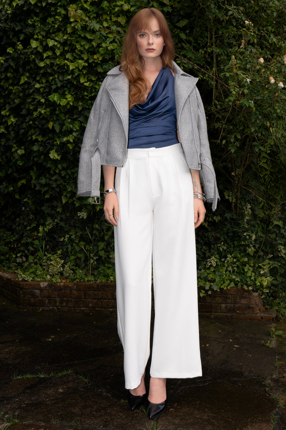 Pantalon de tiro medio con pinzas