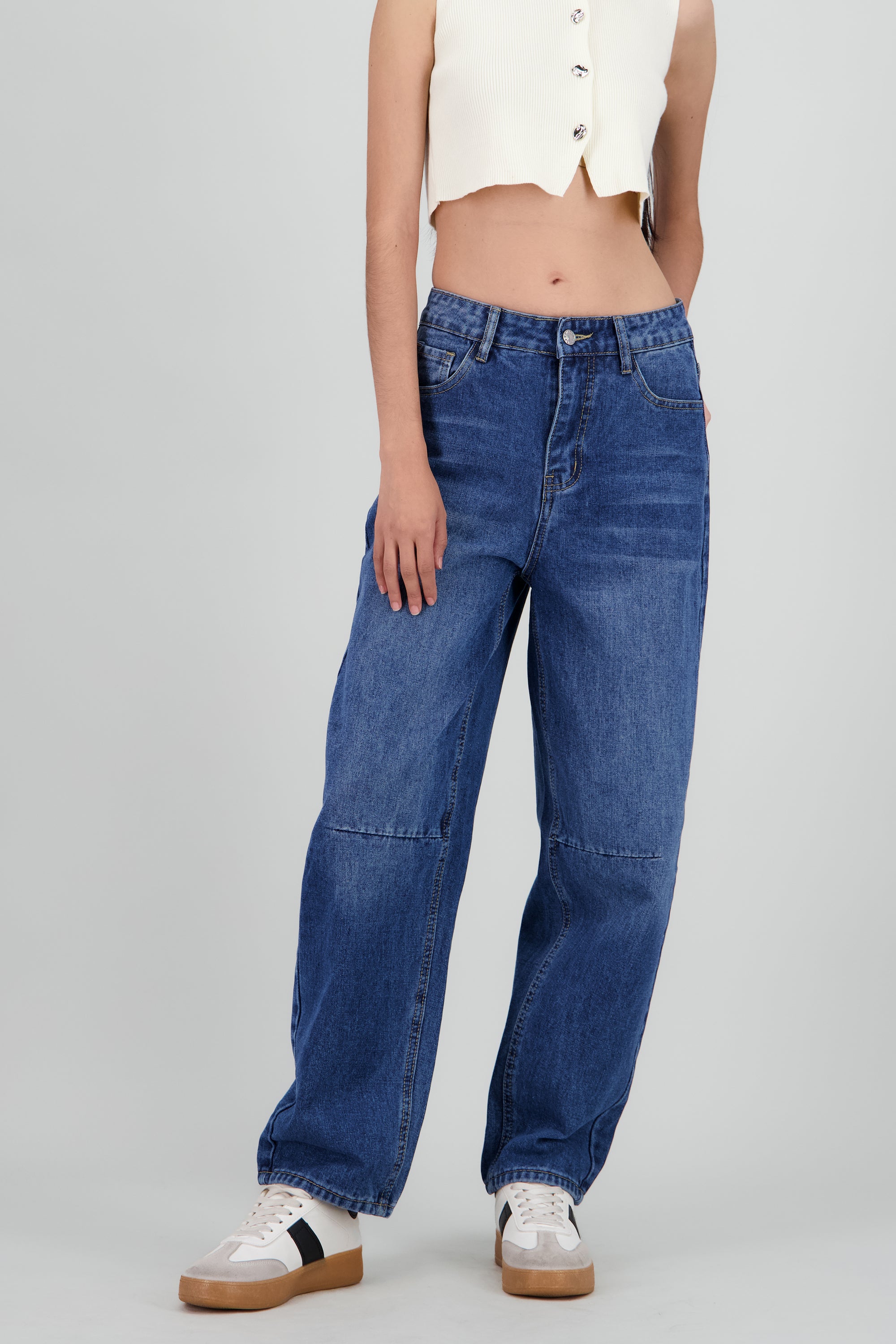 Jeans tipo barrel lisos DARK WASH