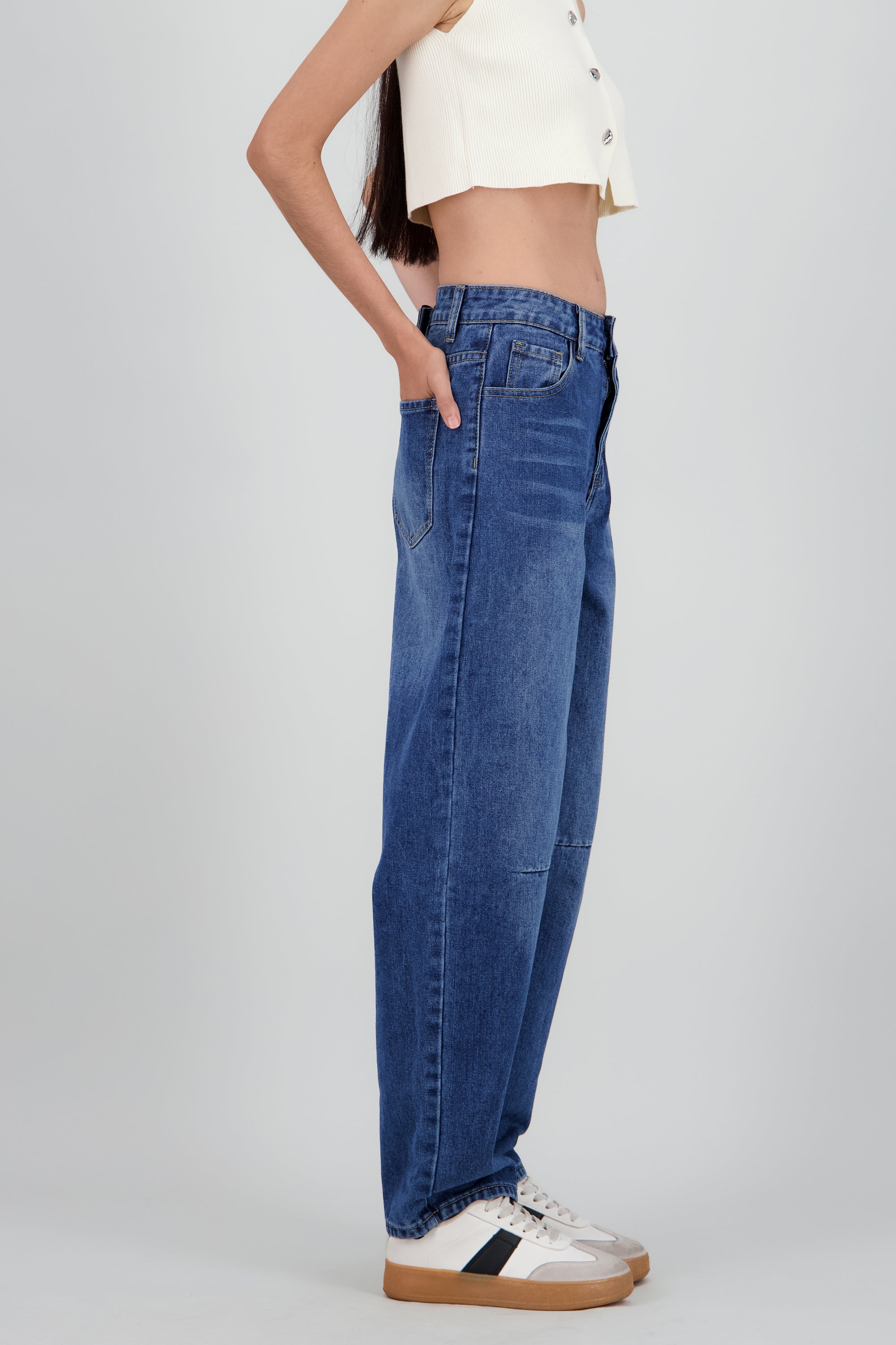 Jeans tipo barrel lisos DARK WASH