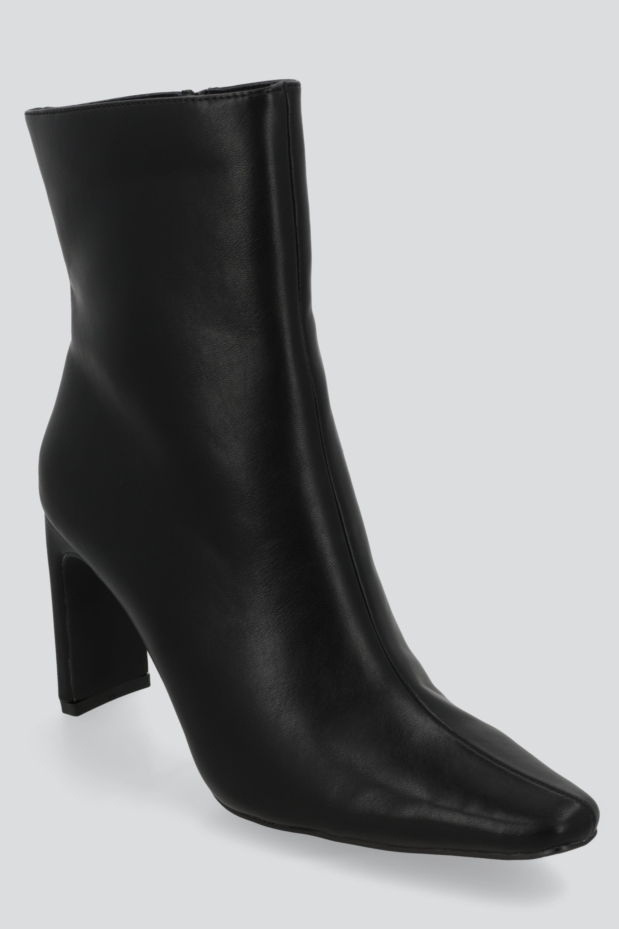 Botin puntal tacon plano NEGRO