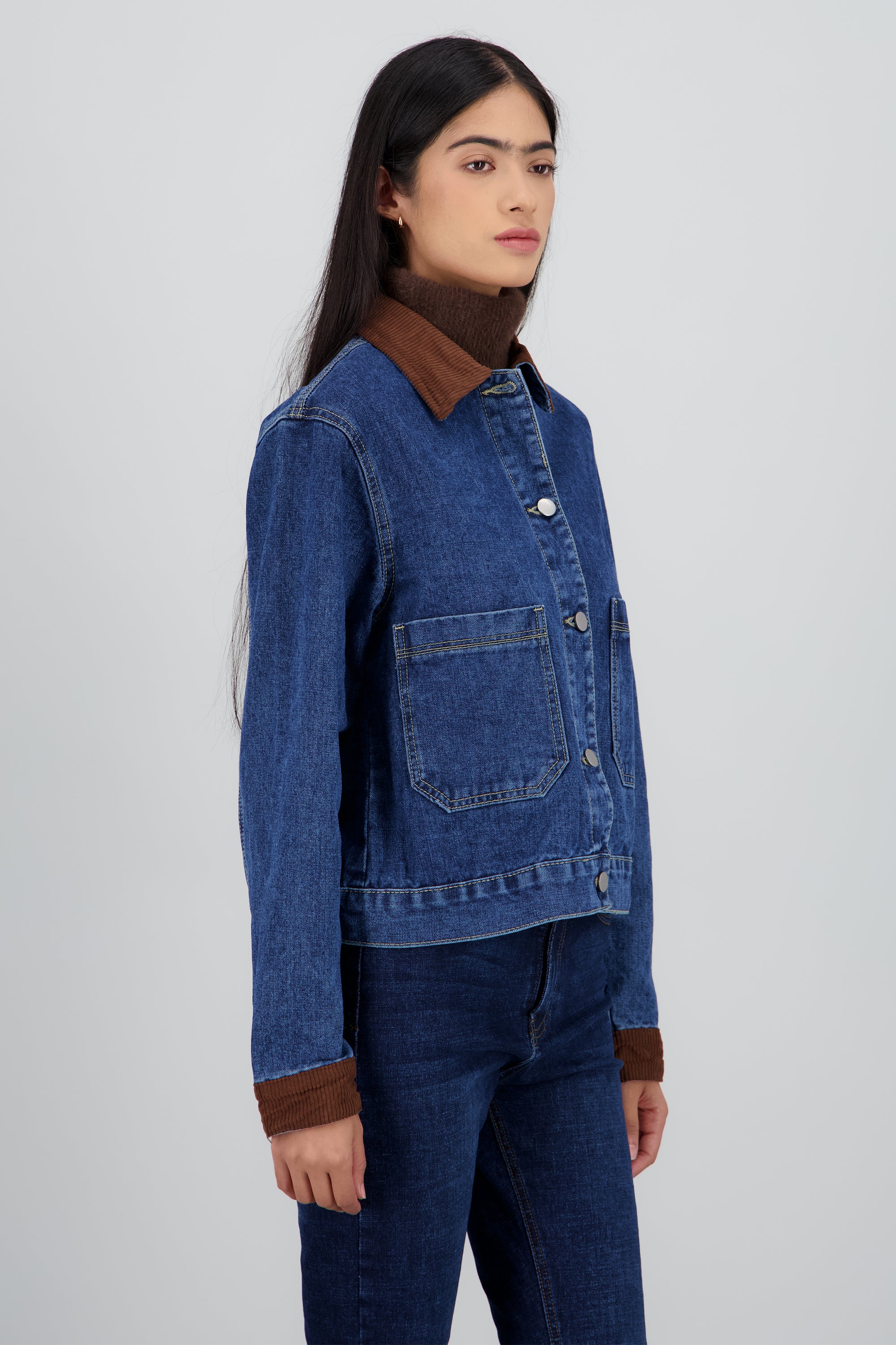 Chamarra con cuello en contraste de pana DARK WASH