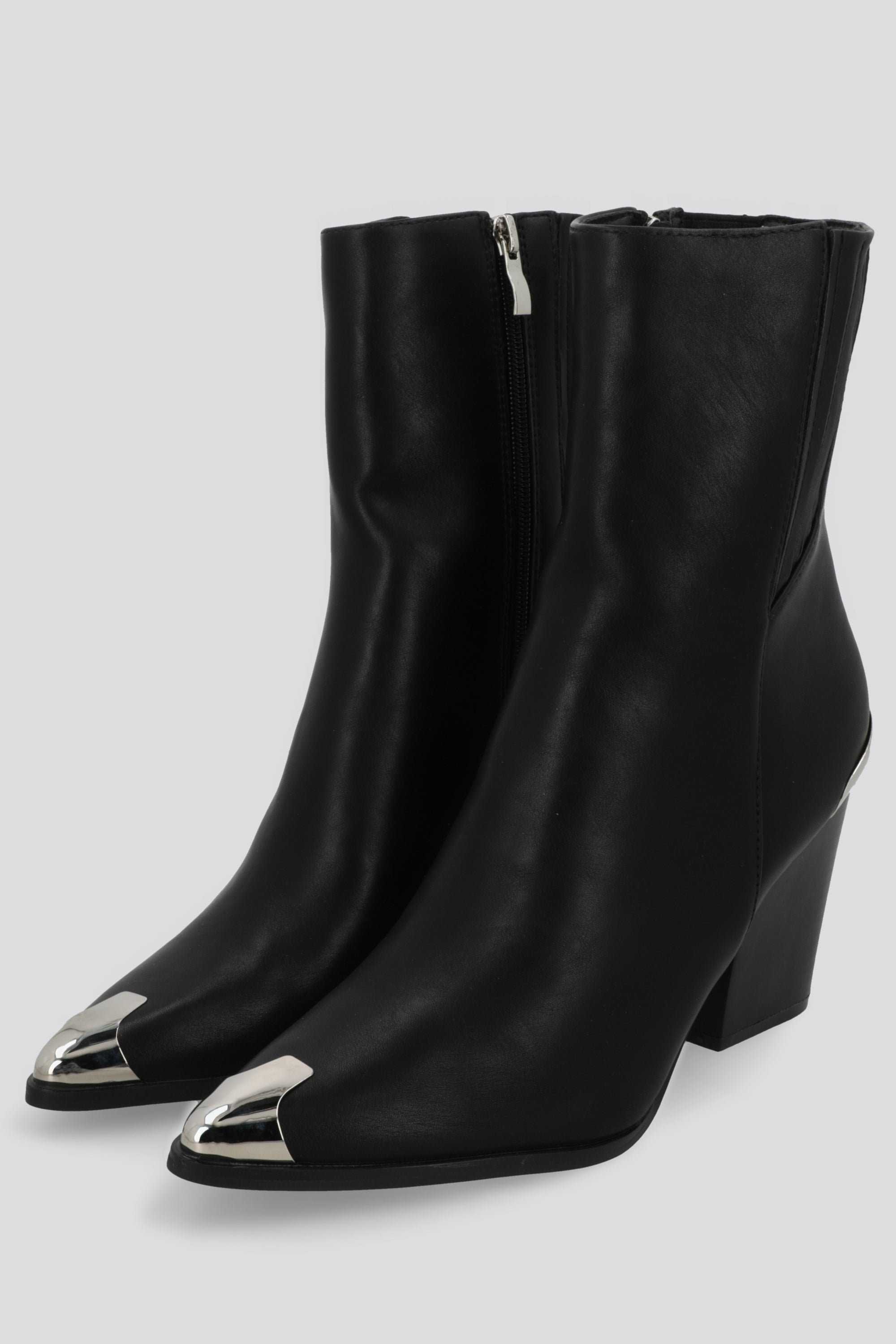 Botin vaquero detalles metálicos NEGRO