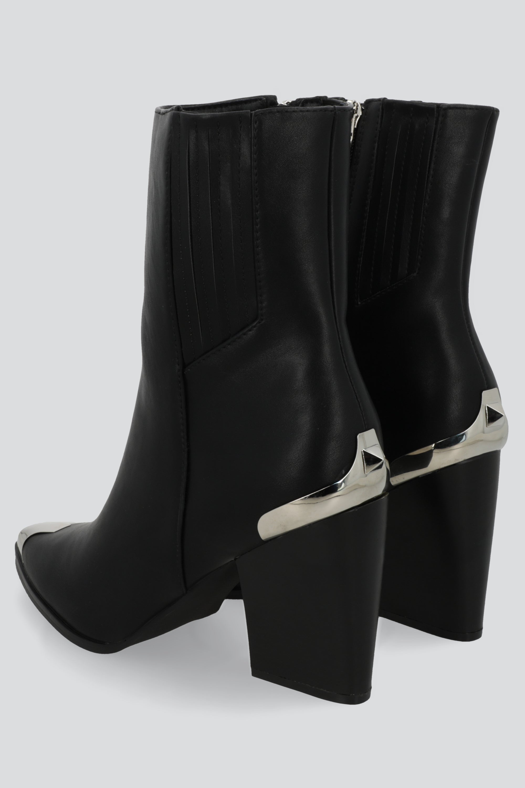 Botin vaquero detalles metálicos NEGRO
