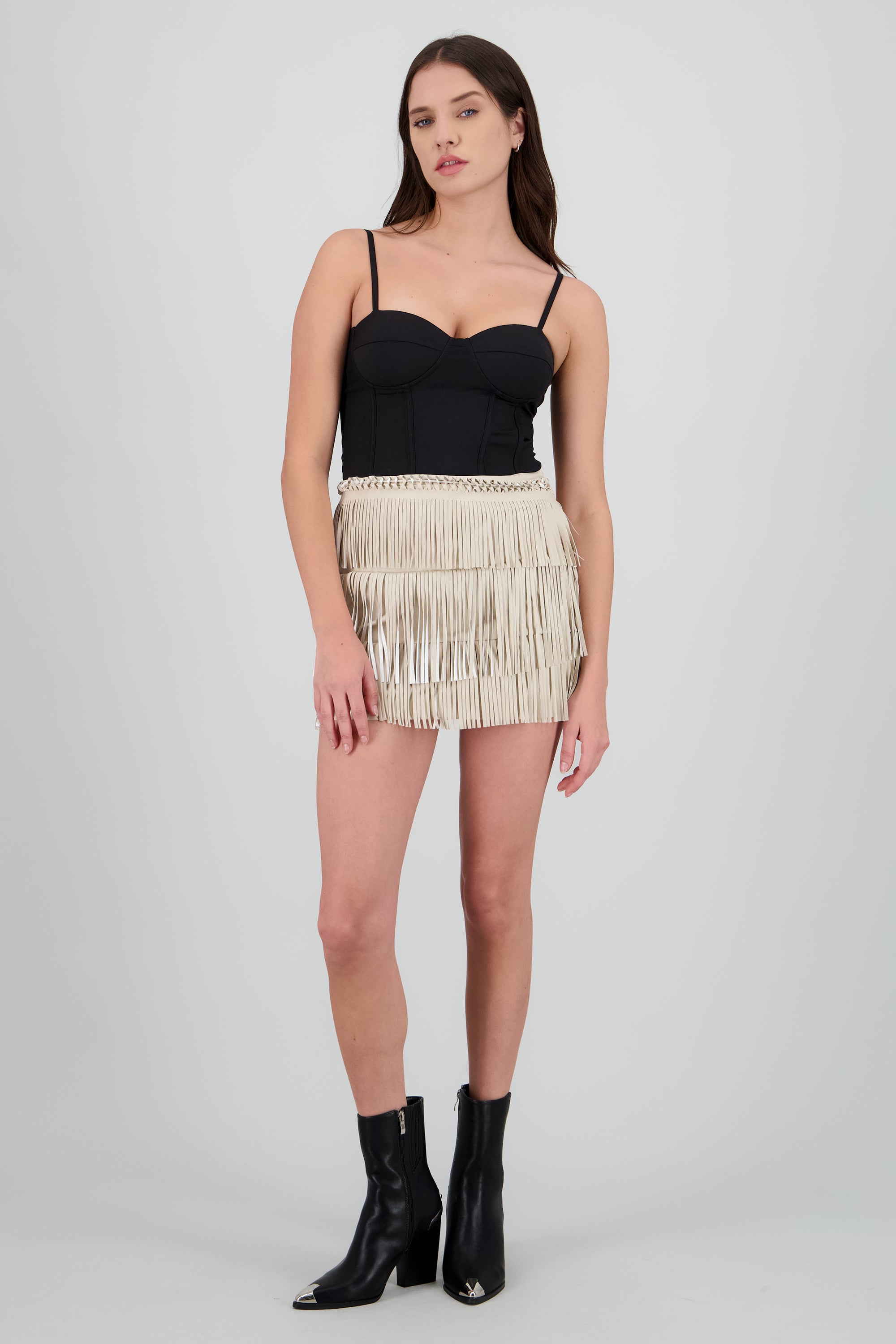 Botin vaquero detalles metálicos NEGRO