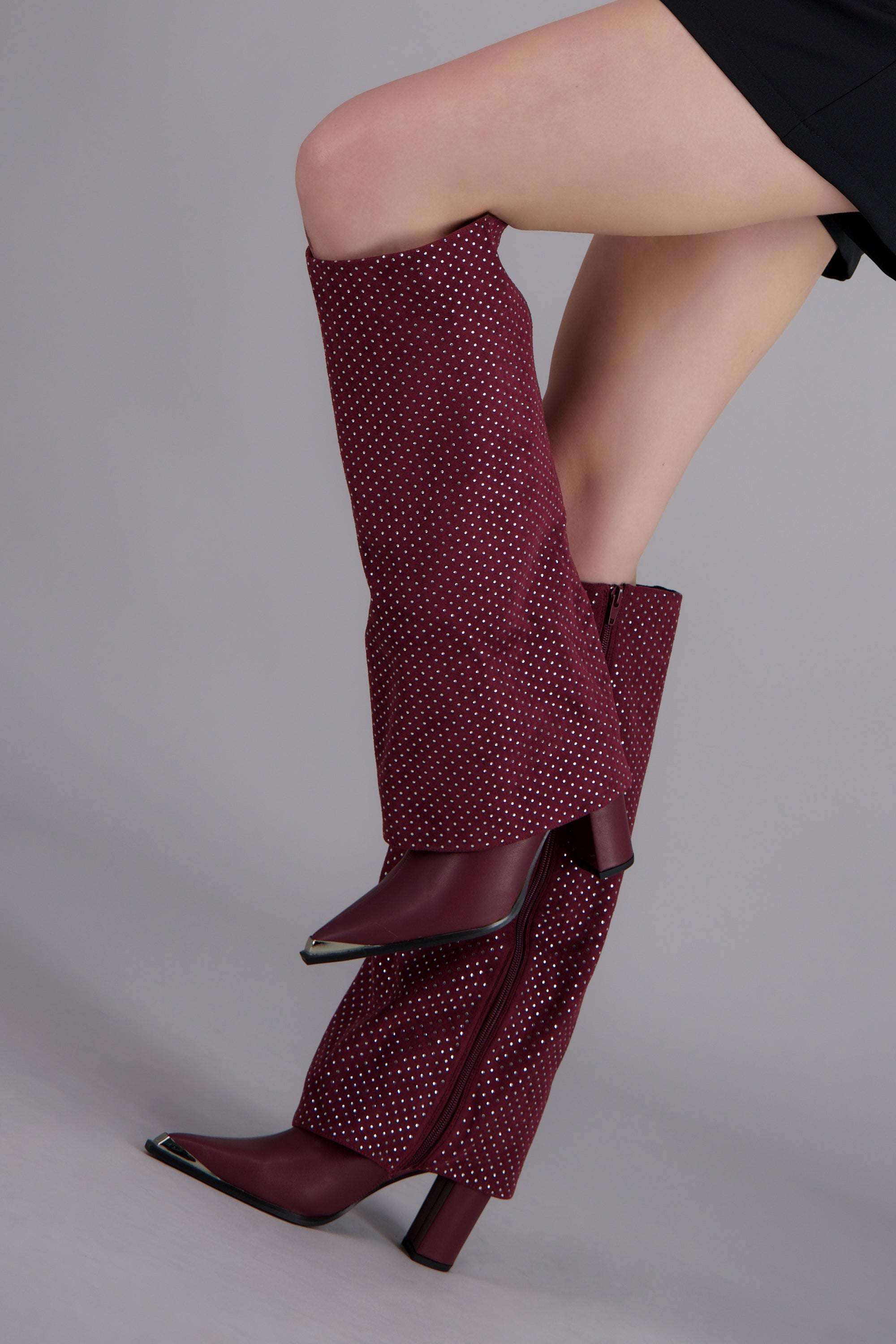 Bota funda brillos punta metal VINO