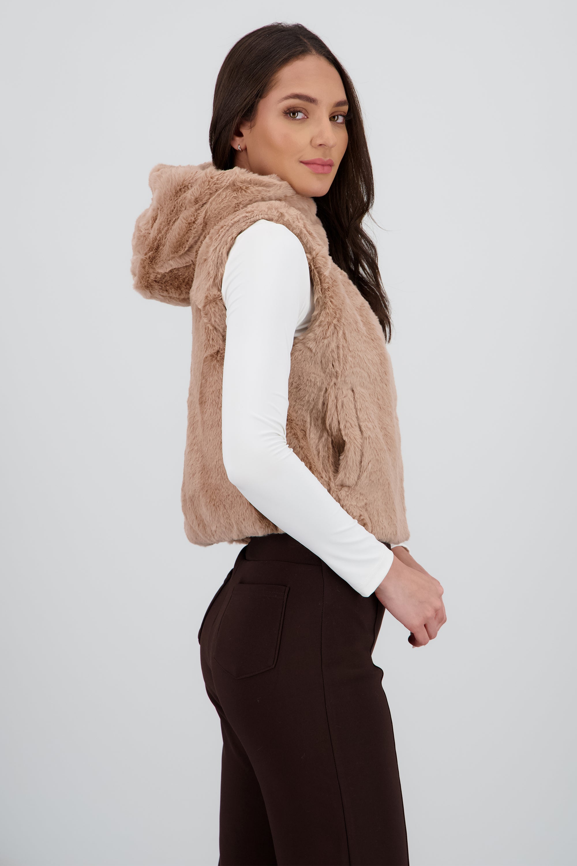 Chaleco pelo gorro corto TAN