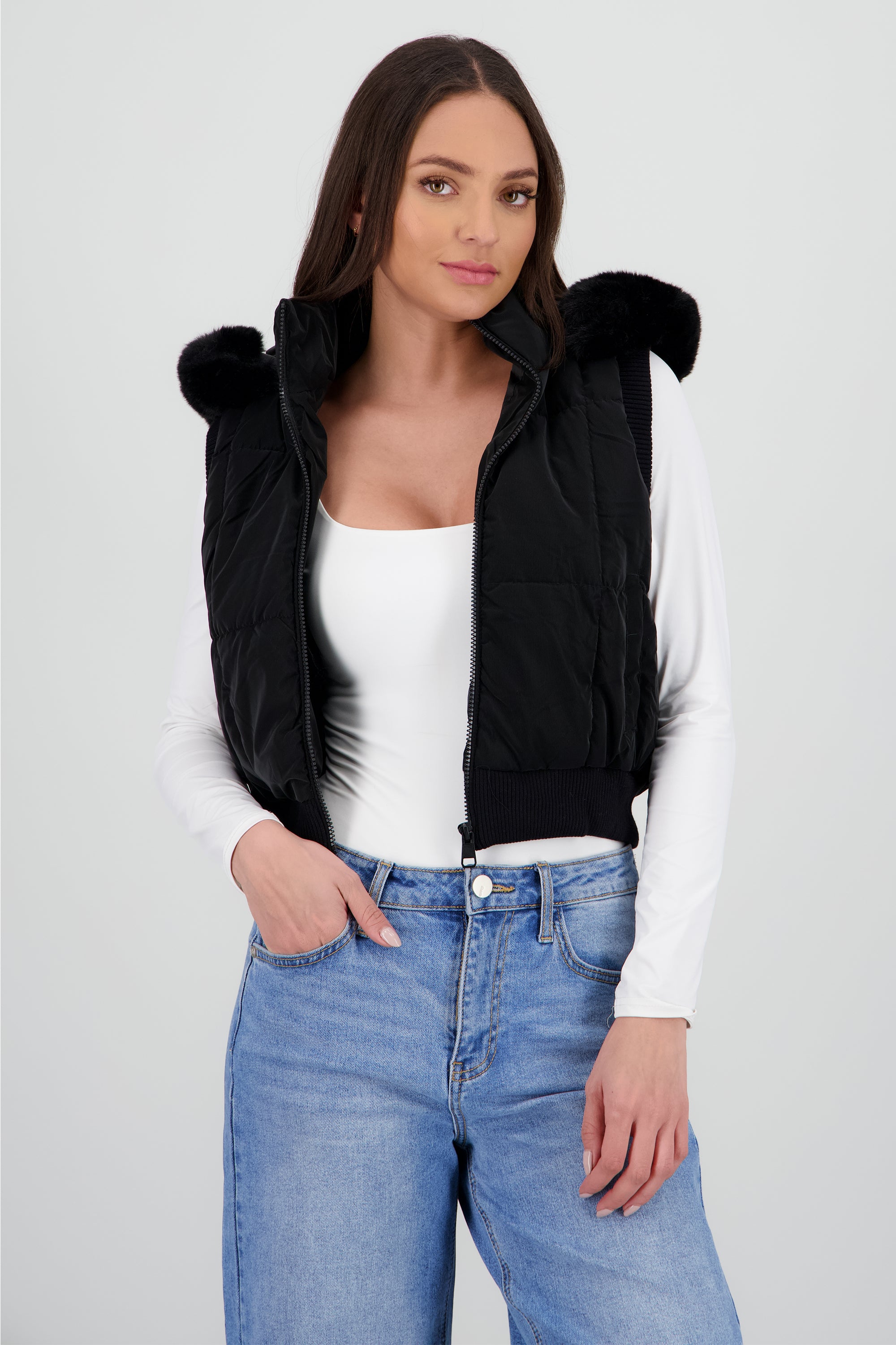 Chaleco capitonado detalle pelo corto NEGRO