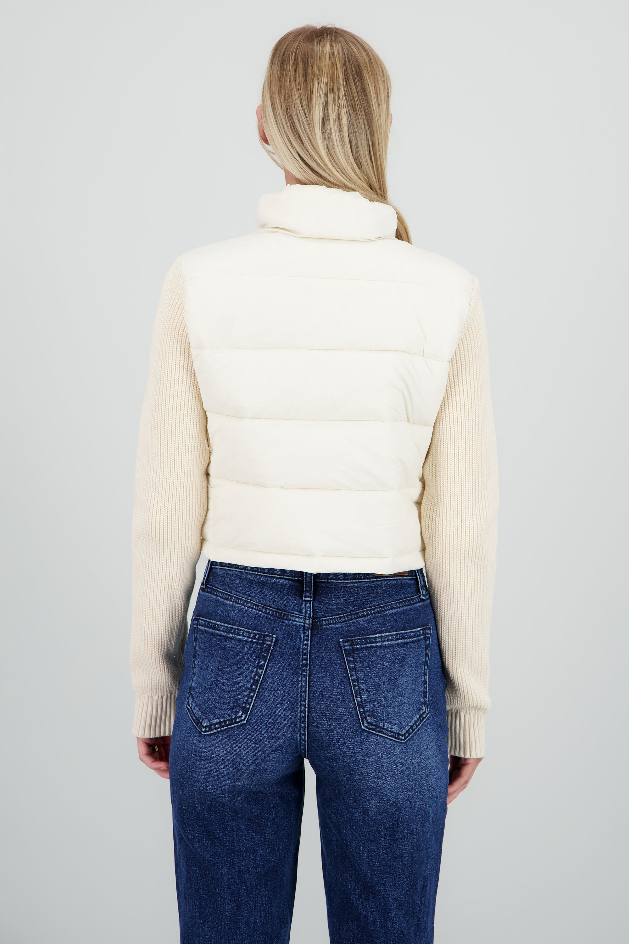 Chamarra capitonada manga detalle tejido CREMA