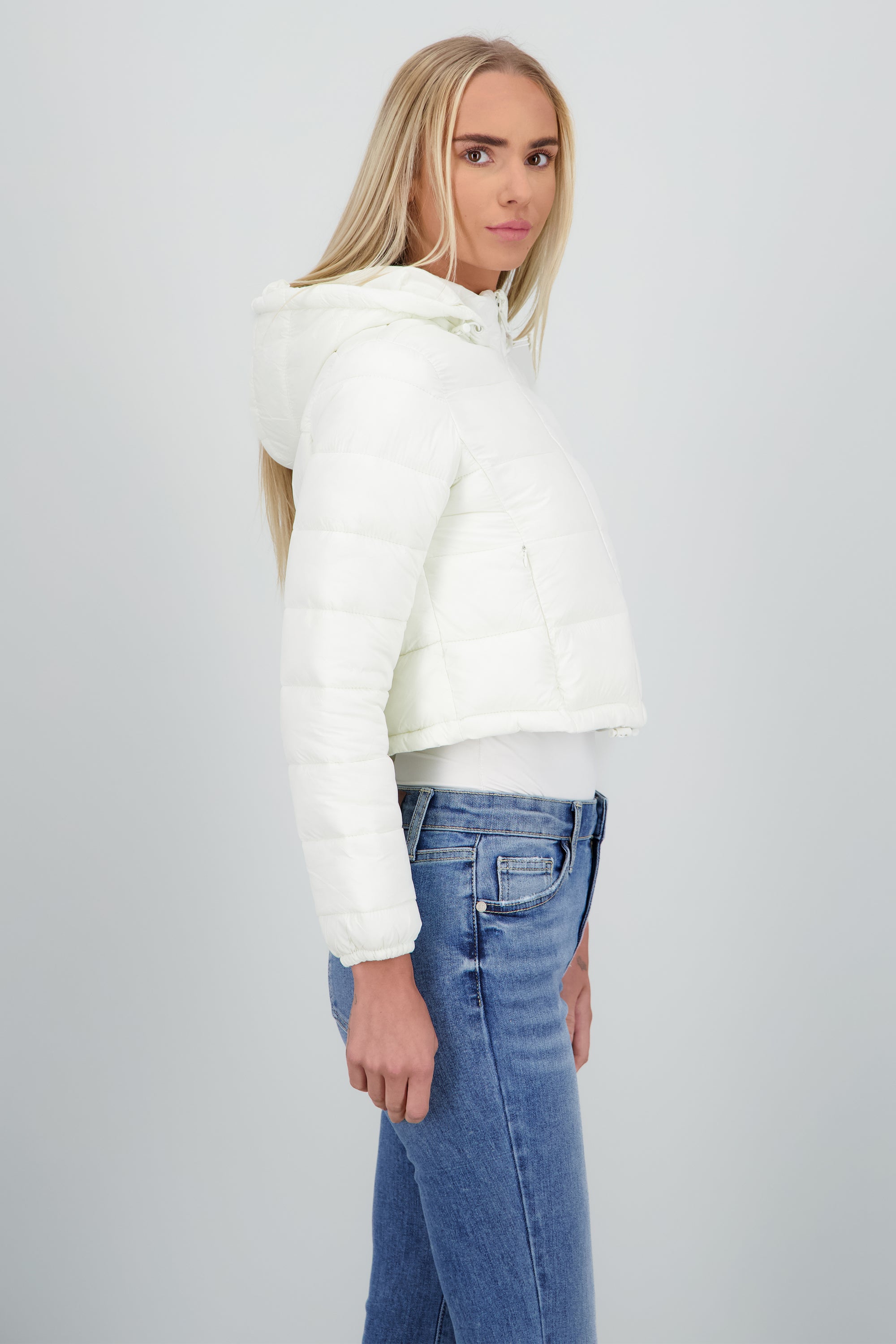 Chamarra puffer con gorro CREMA