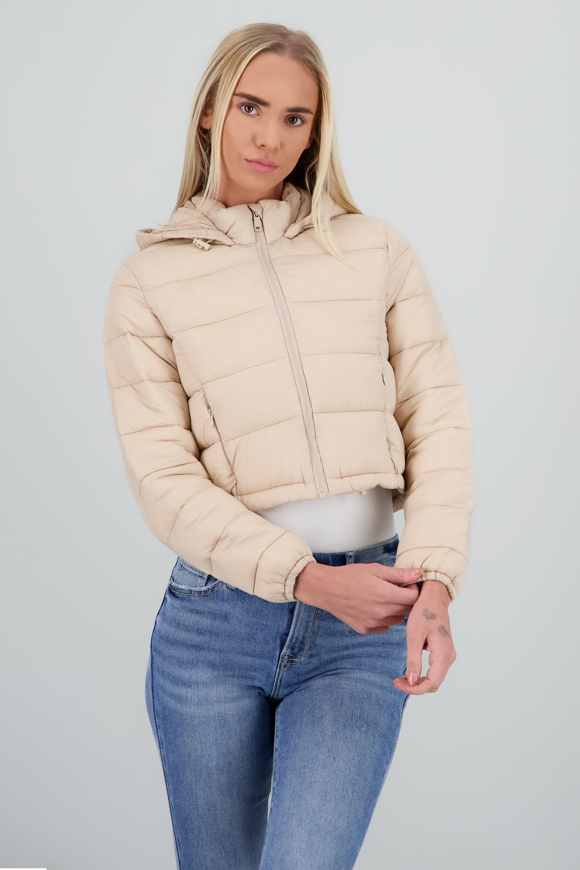 Chamarra puffer con gorro TAN