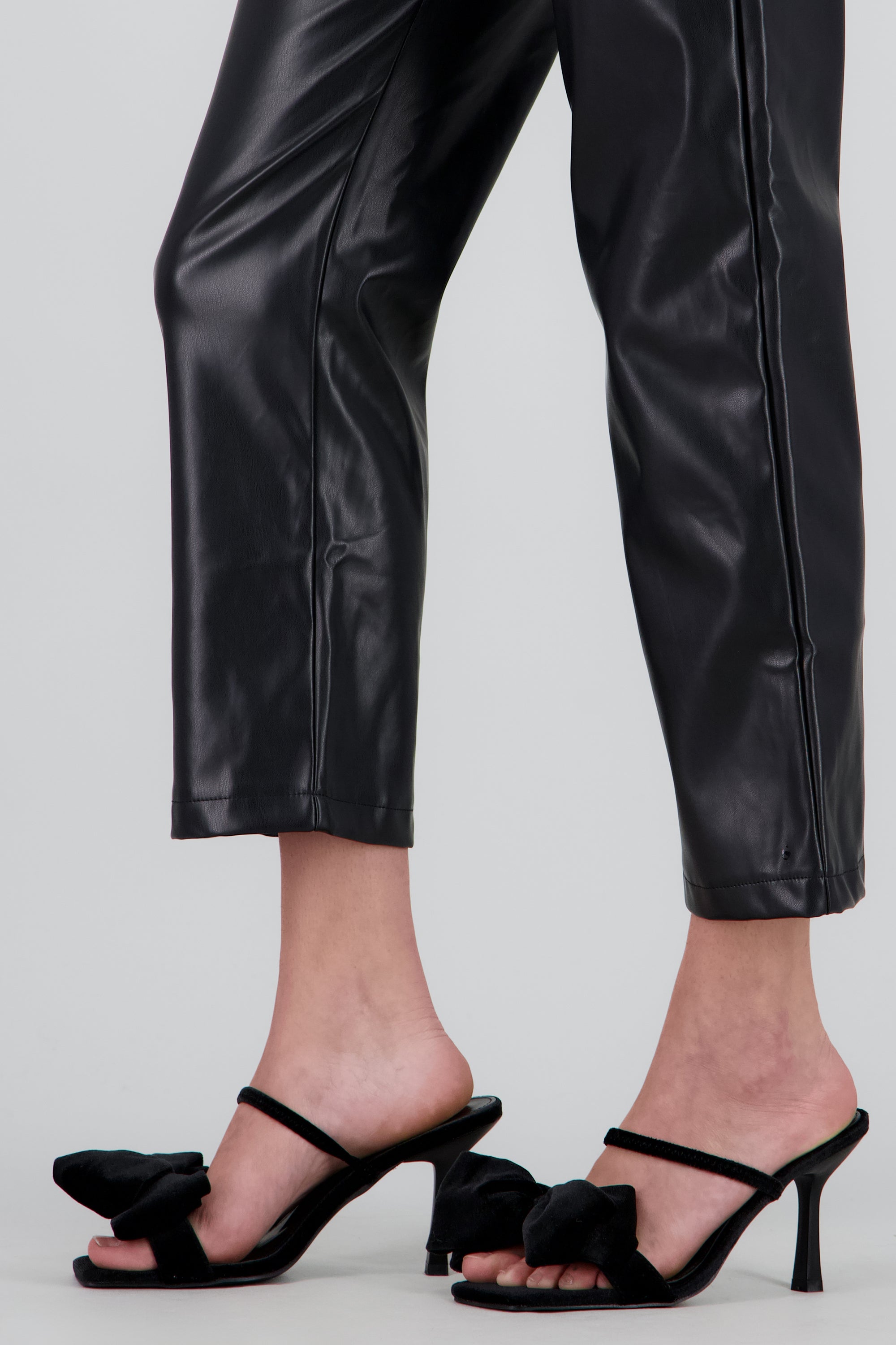 Tacon slingback moño peep toe NEGRO