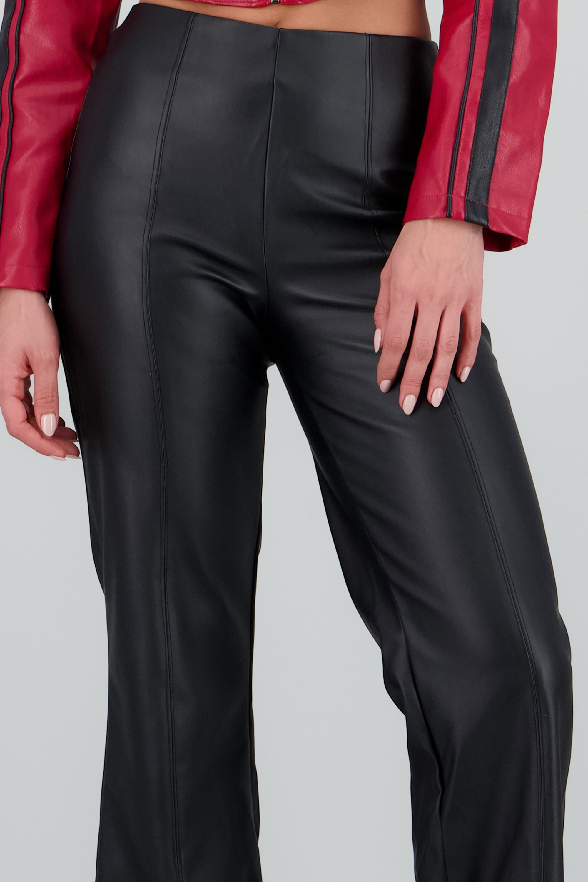 Pantalon pu detalle costura NEGRO